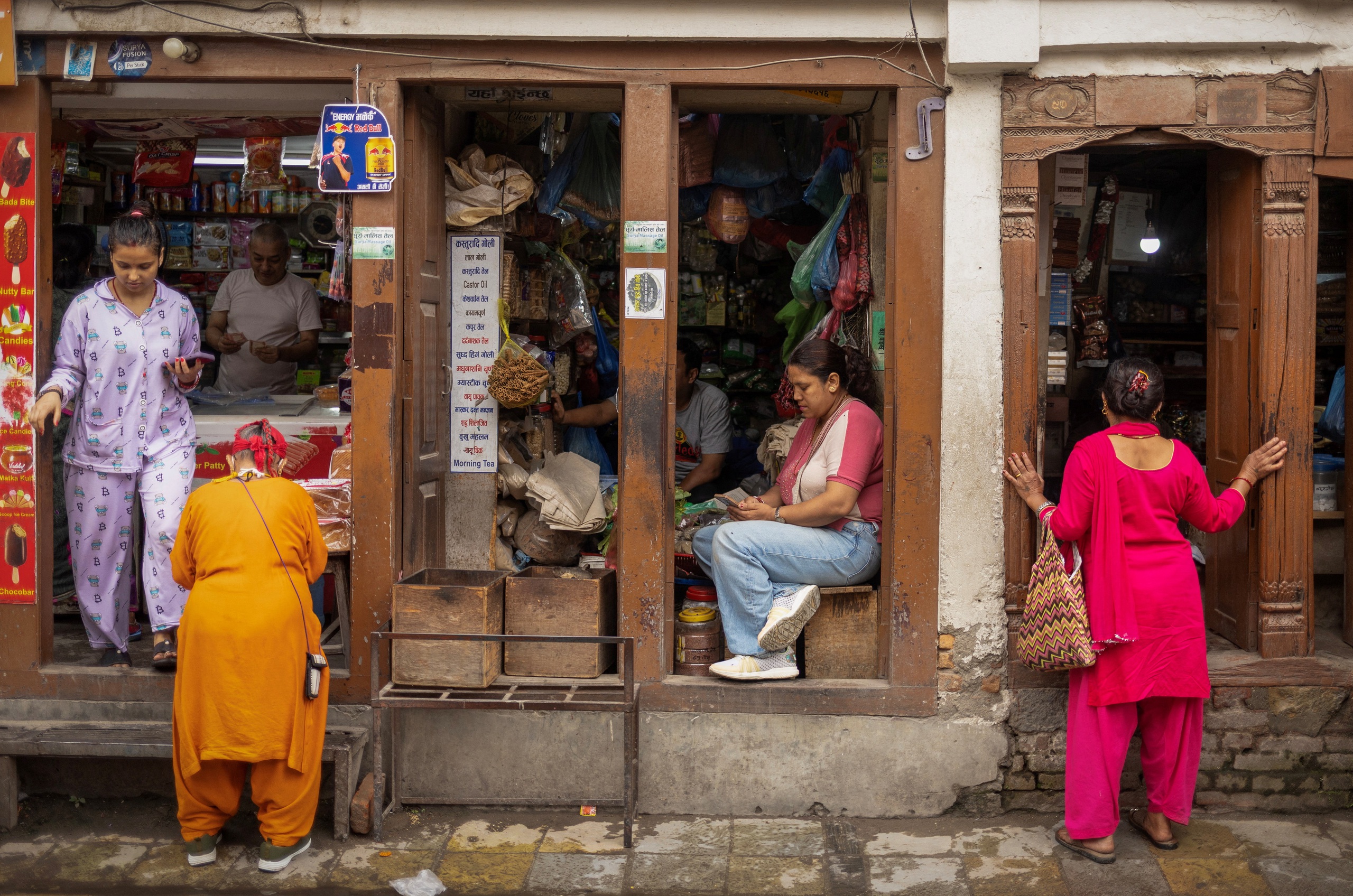 ទេសចរណ៍នេប៉ាល់រងផលប៉ះពាល់ខ្លាំងដោយការតវ៉ាក្នុងរដូវភ្ជុំបិណ្ឌ ចំនួនភ្ញៀវទេសចរថយចុះ ៣០% - រូបថត ១. Nepal - Ảnh 1.