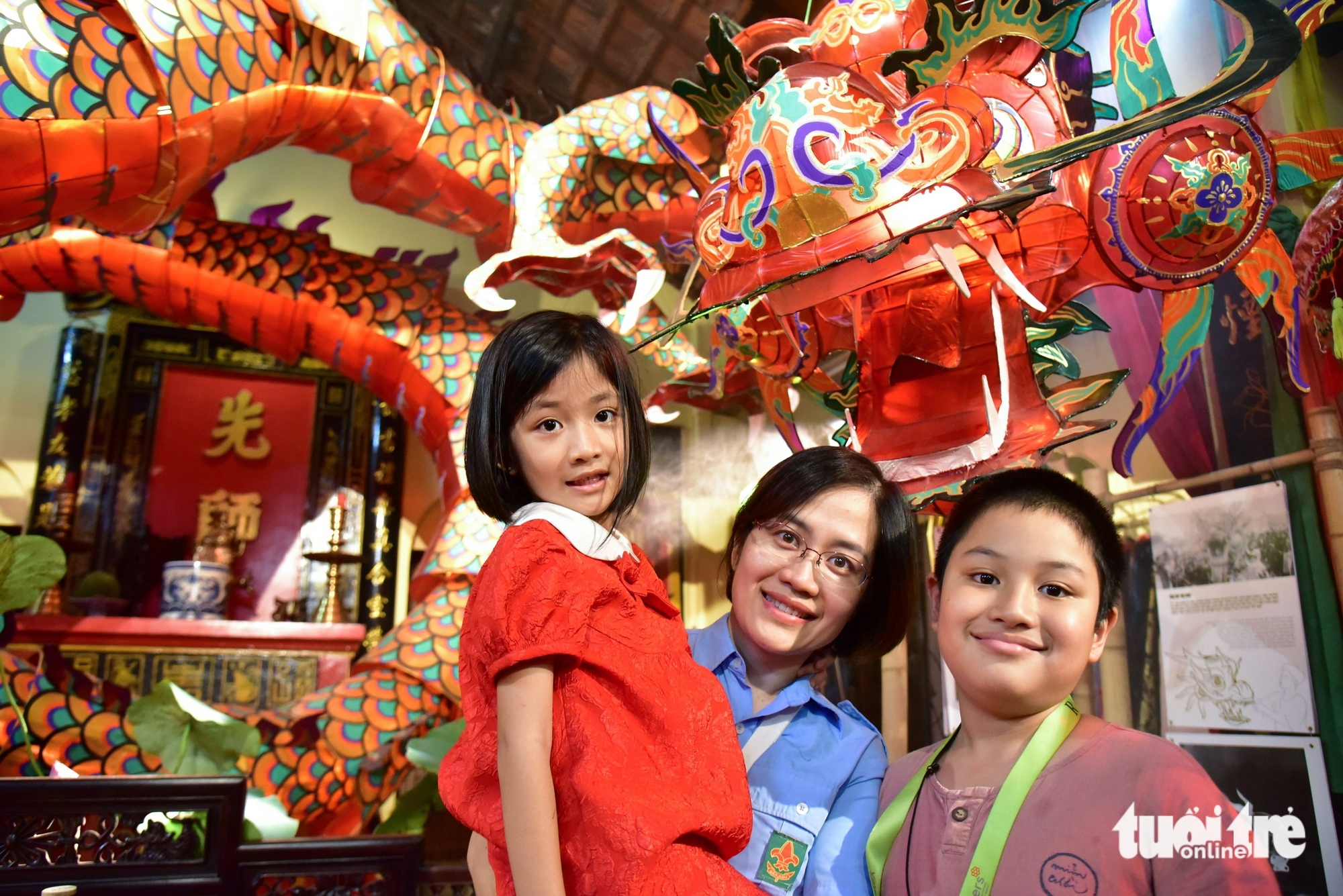 Traditional lanterns draw visitors to historic temple in Ho Chi Minh City- Ảnh 4. Traditional lanterns draw visitors to historic temple in Ho Chi Minh City- Ảnh 4.