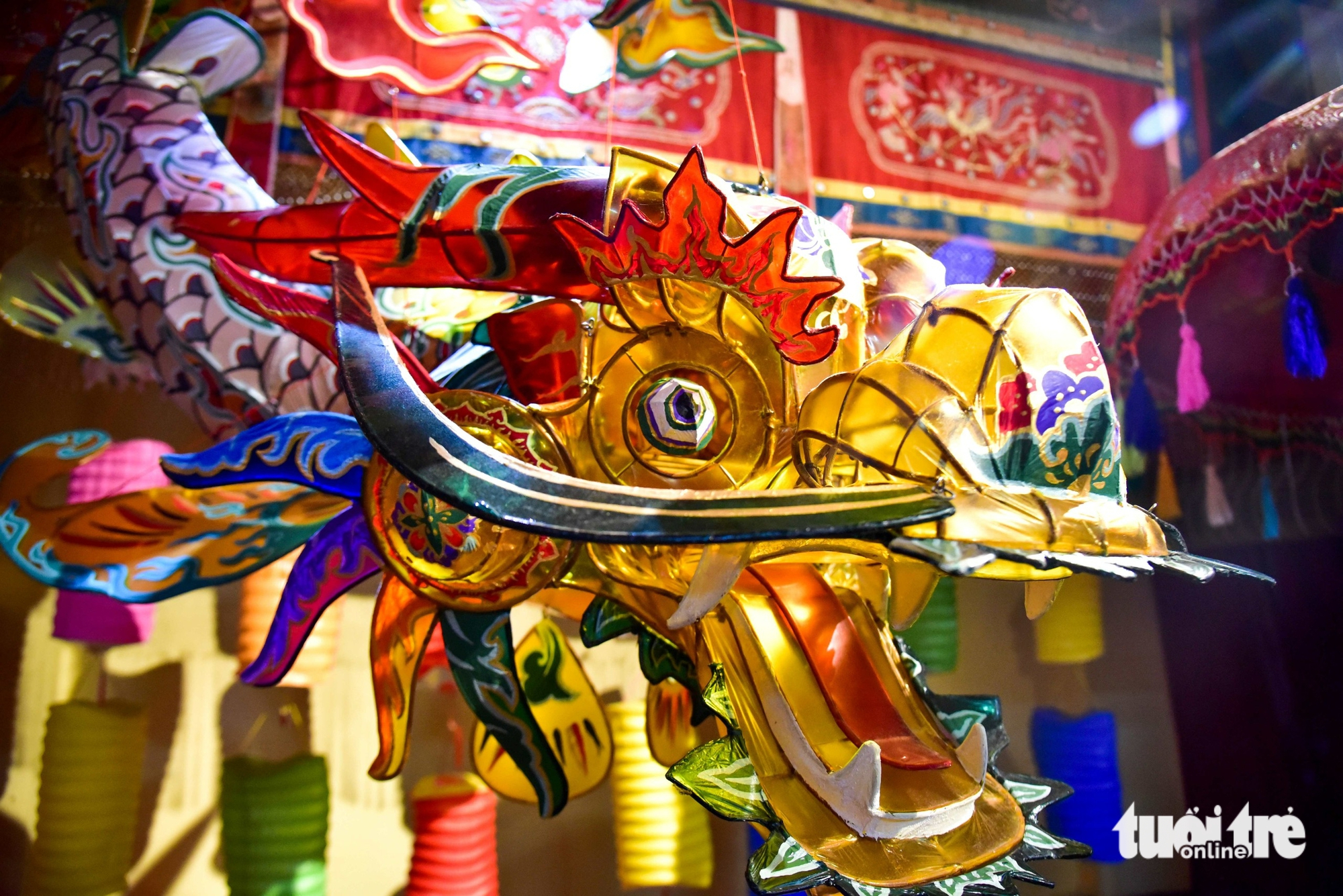 Traditional lanterns draw visitors to historic temple in Ho Chi Minh City- Ảnh 8. Traditional lanterns draw visitors to historic temple in Ho Chi Minh City- Ảnh 8.