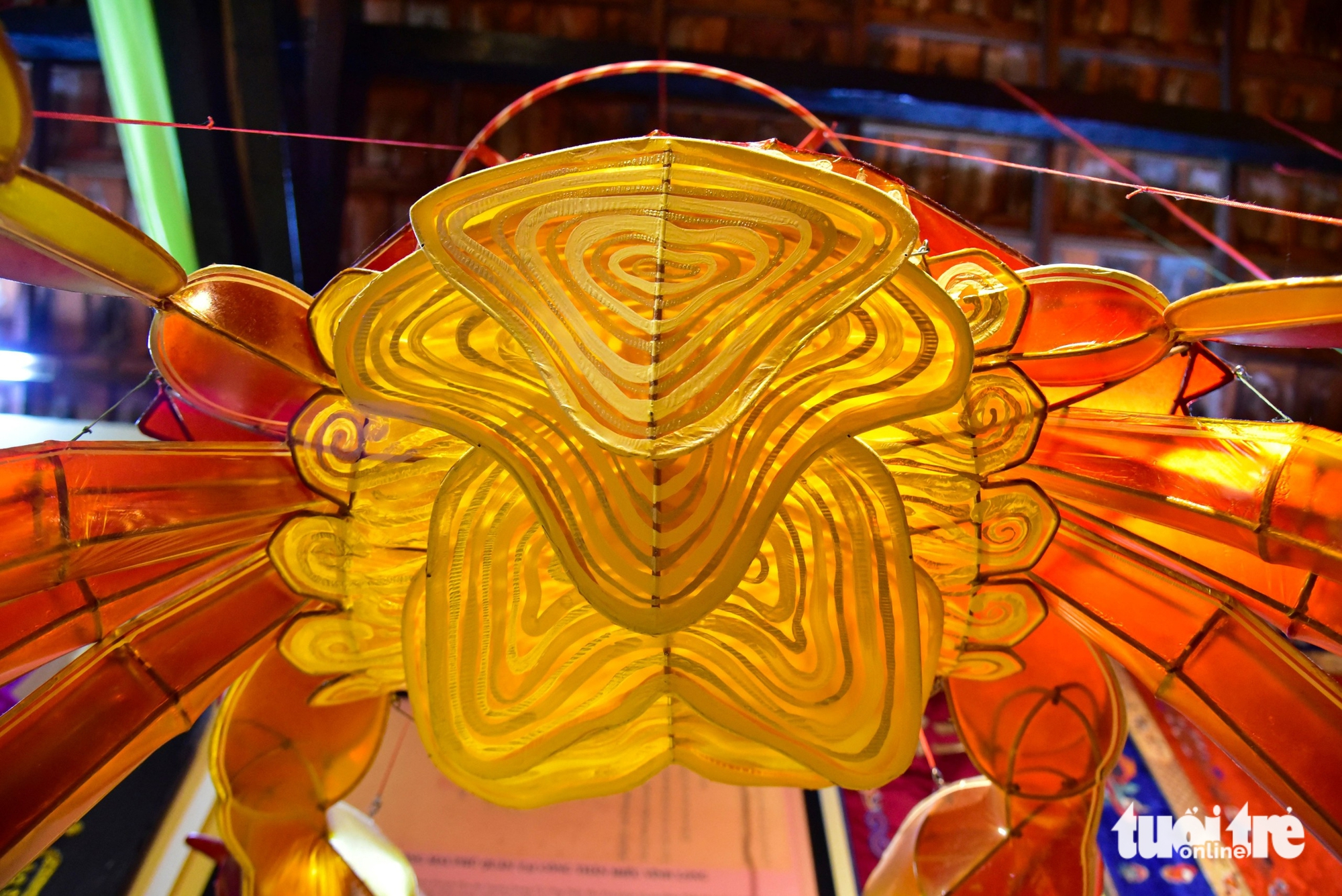 Traditional lanterns draw visitors to historic temple in Ho Chi Minh City- Ảnh 9. Traditional lanterns draw visitors to historic temple in Ho Chi Minh City- Ảnh 9.