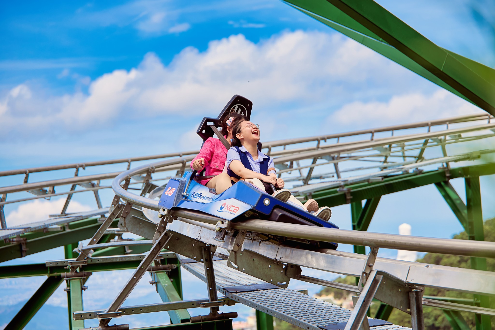 Khám phá nghệ thuật, ẩm thực và lễ hội Bà Nà chiều tối - Ảnh 4.