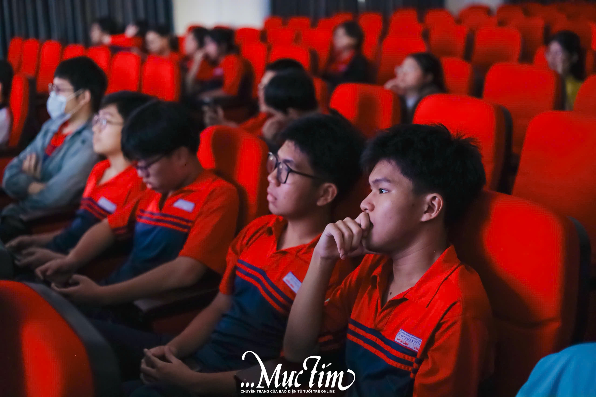 Giờ ra chơi của teen Trường THPT Bùi Thị Xuân: Xem phim rạp ngay tại trường- Ảnh 3.