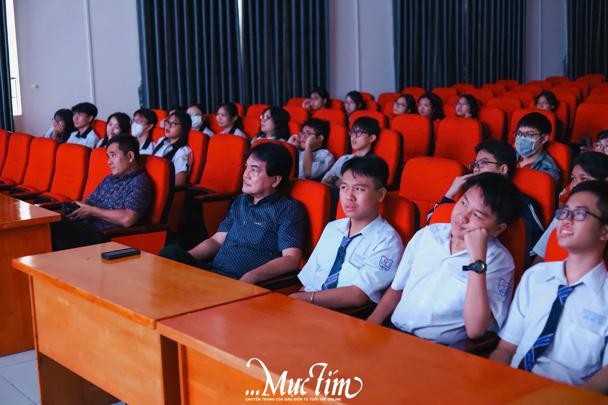 Giờ ra chơi của teen Trường THPT Bùi Thị Xuân: Xem phim rạp ngay tại trường- Ảnh 5.