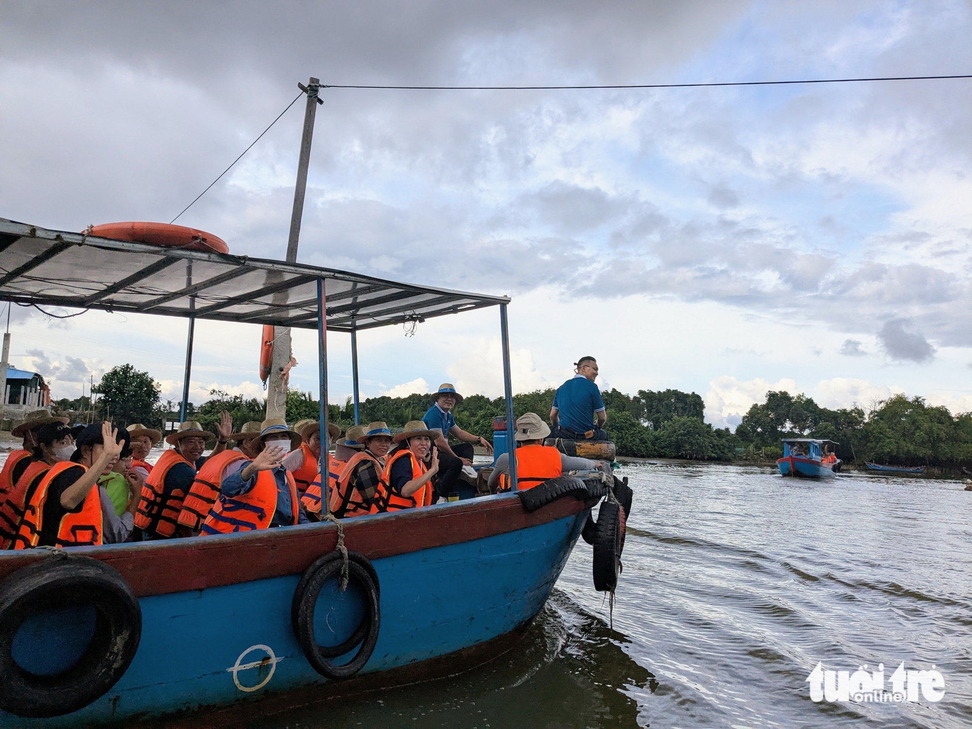 Trồng 11.500 cây đước, chung tay phục hồi rừng ngập mặn đầm Thị Nại - Ảnh 2.