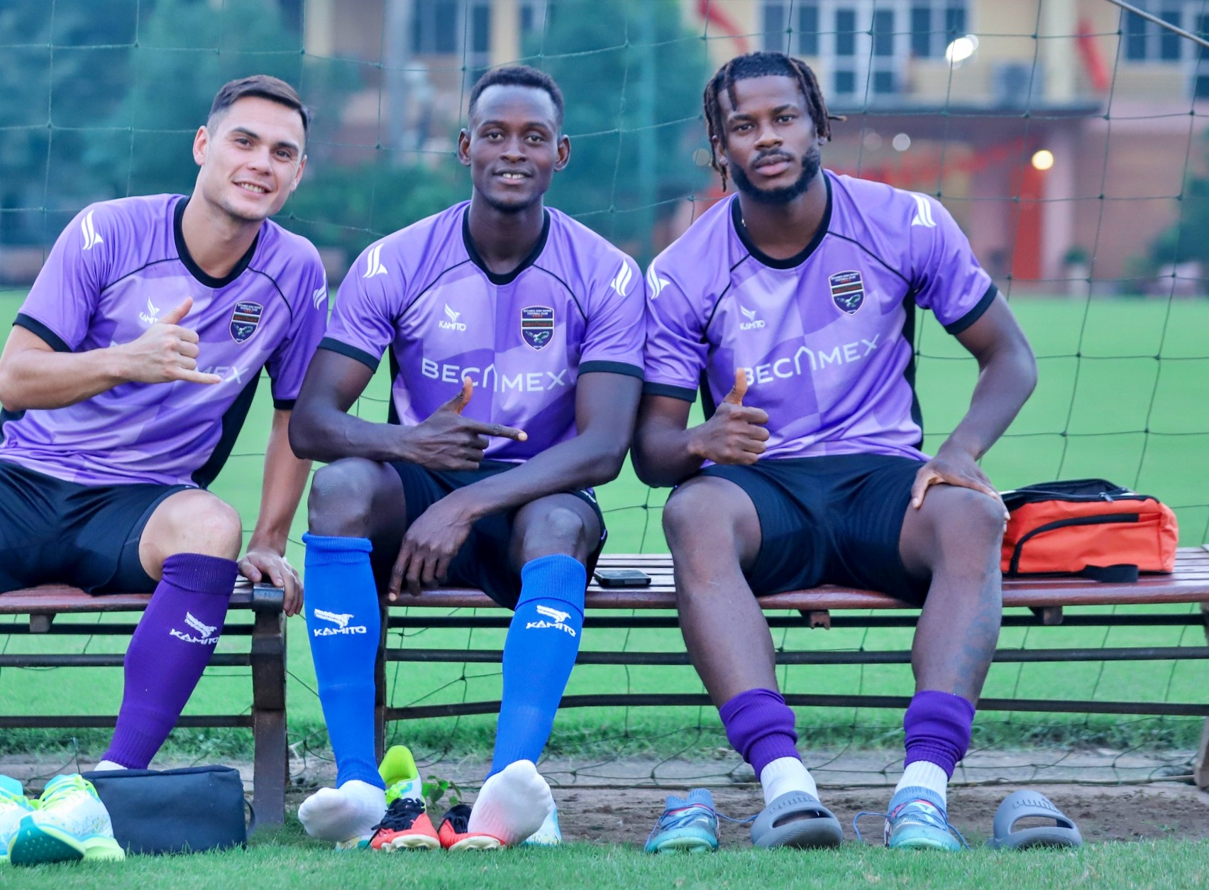 HLV Anh Đức hồi hộp chờ 2 ngoại binh đấu CLB Công An TP.HCM - Ảnh 1.