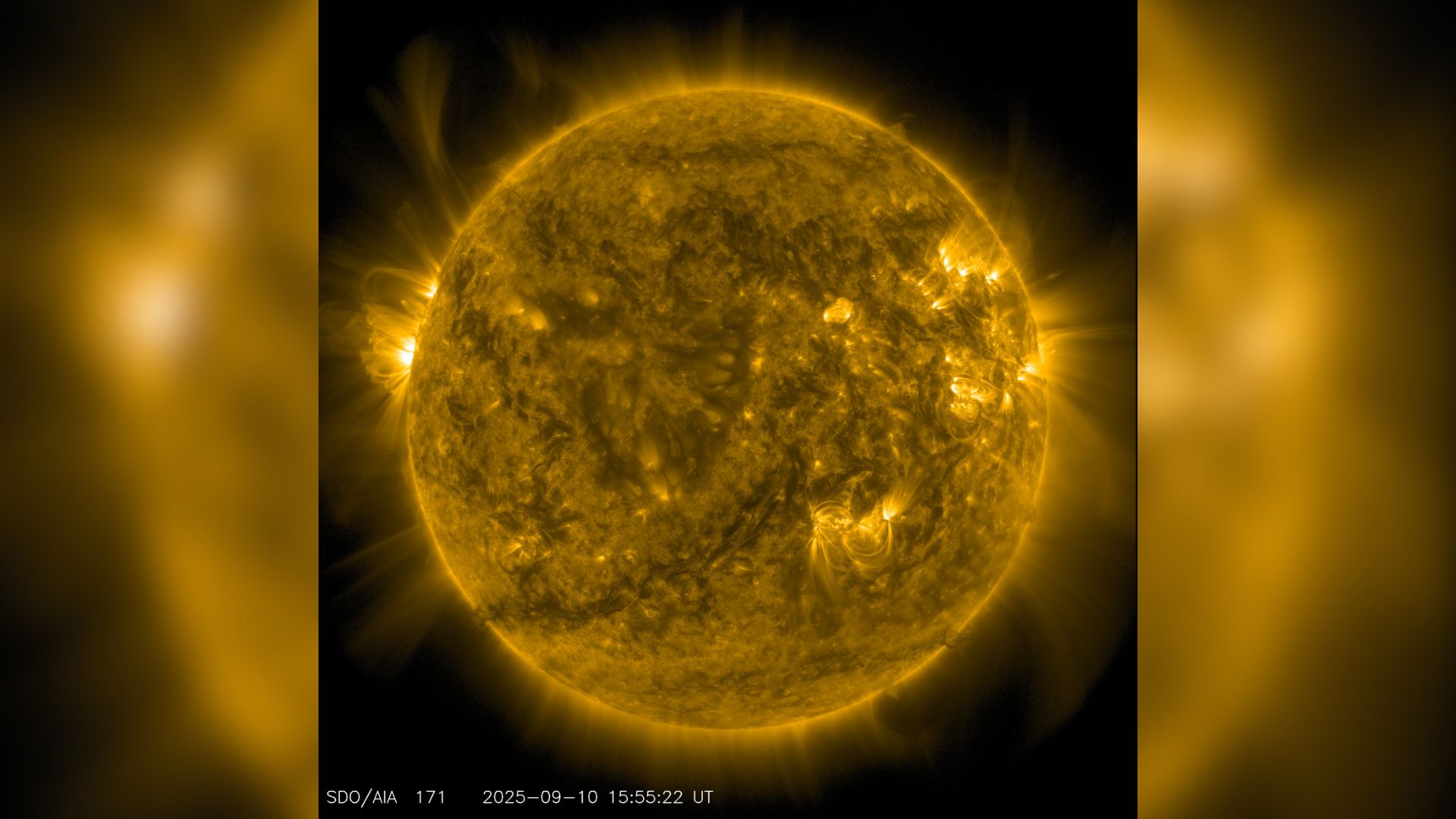 Mặt trời bất ngờ ‘tỉnh giấc’, NASA báo động nguy cơ bão vũ trụ tấn công Trái đất - Ảnh 1.