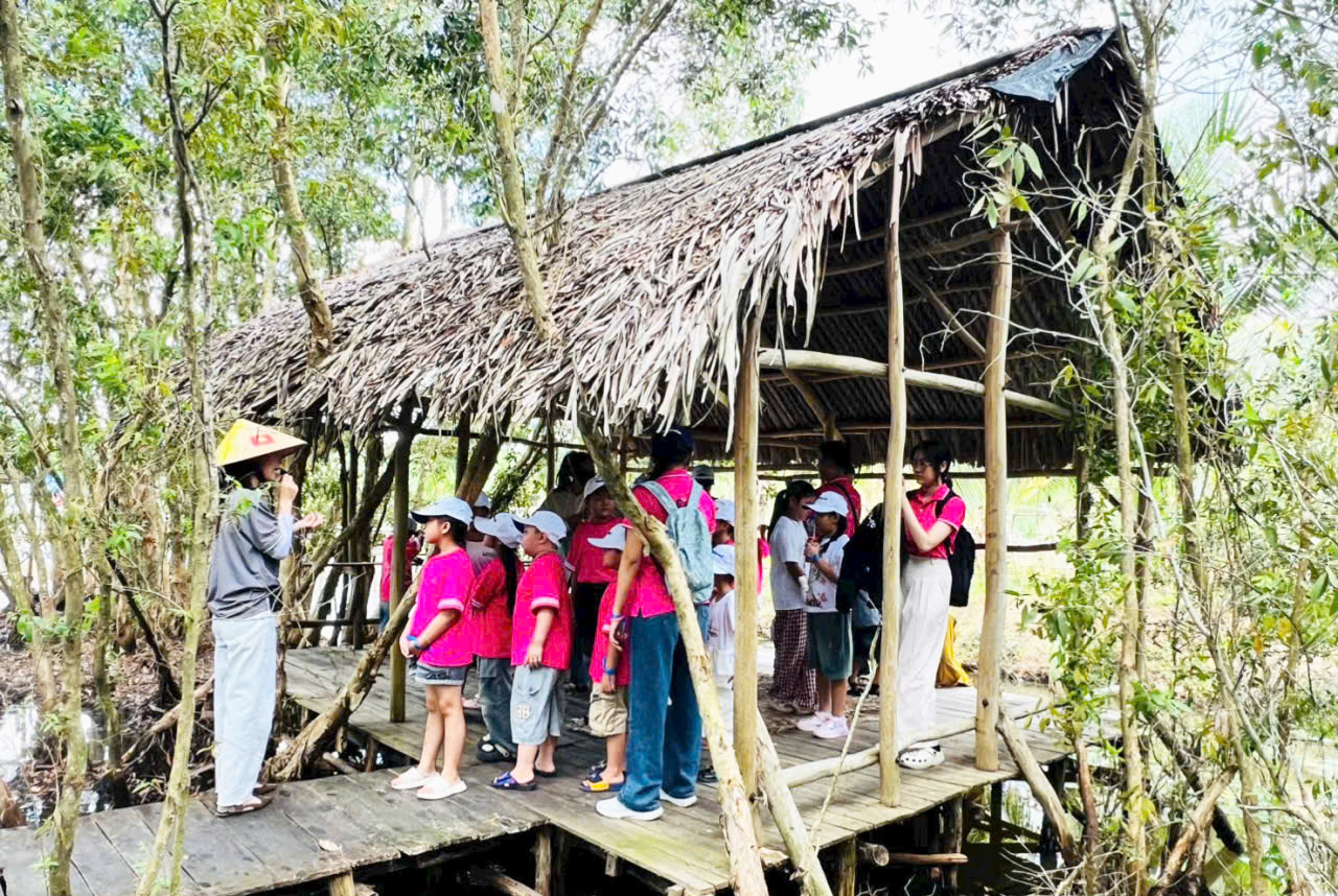 Phục dựng làng rừng U Minh, nức lòng du khách - Ảnh 4.