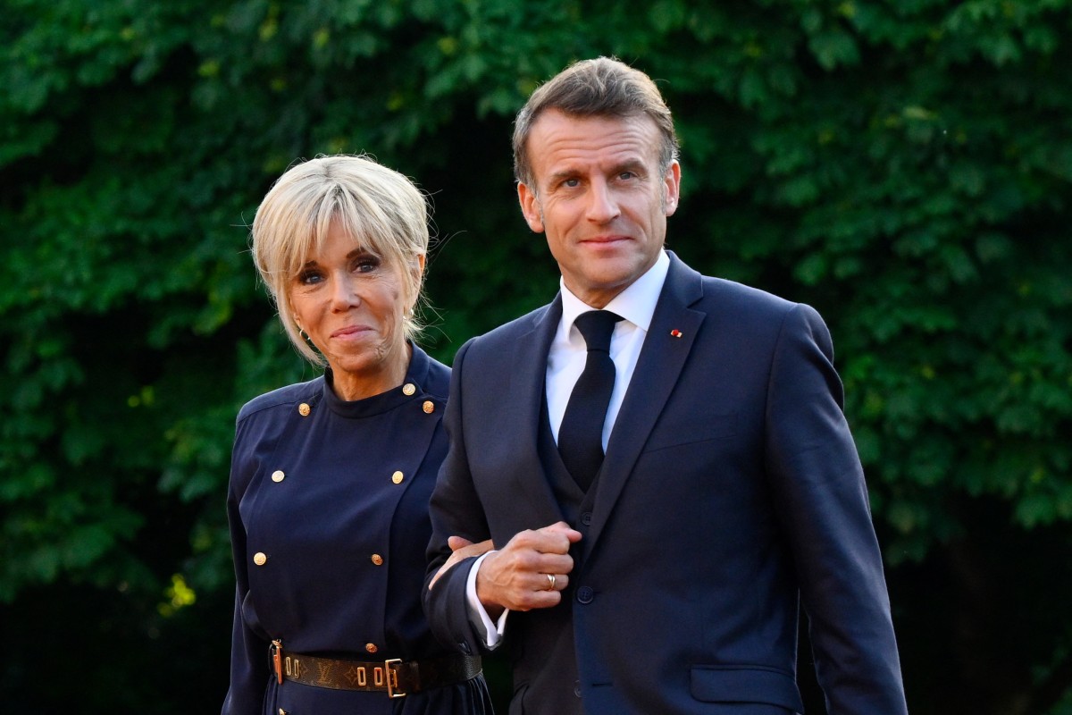 Ông Macron sẽ nộp bằng chứng khoa học chứng minh vợ mình không phải đàn ông - Ảnh 1.