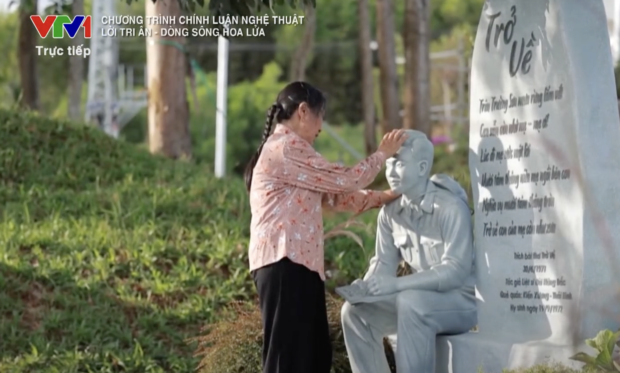 Viết tiếp câu chuyện hoà bình khép lại cơn mưa tầm tã đêm tri ân Dòng sông hoa lửa - Ảnh 3.