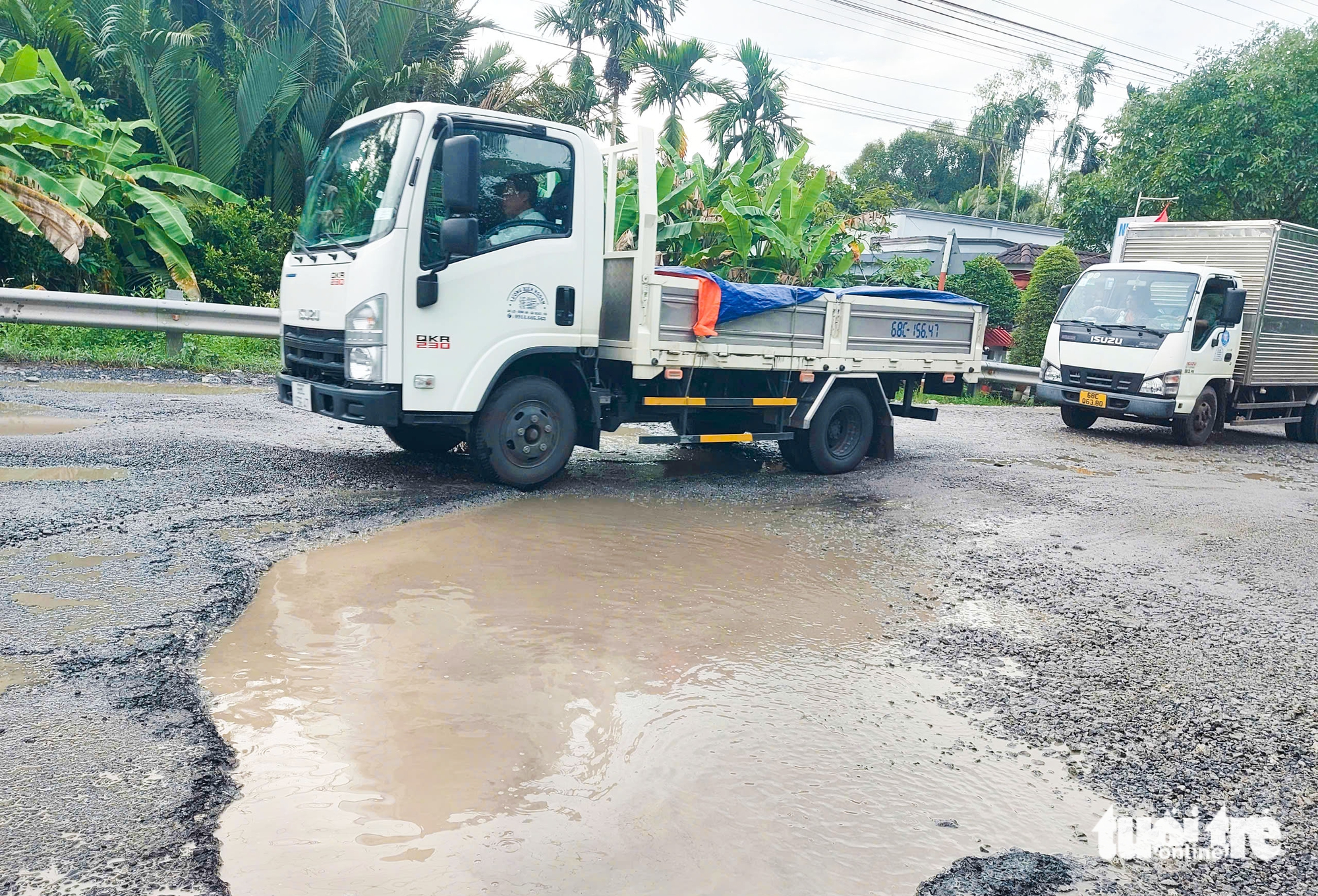 Gần 10km quốc lộ 61 nát như tương, dân ngao ngán - Ảnh 1.