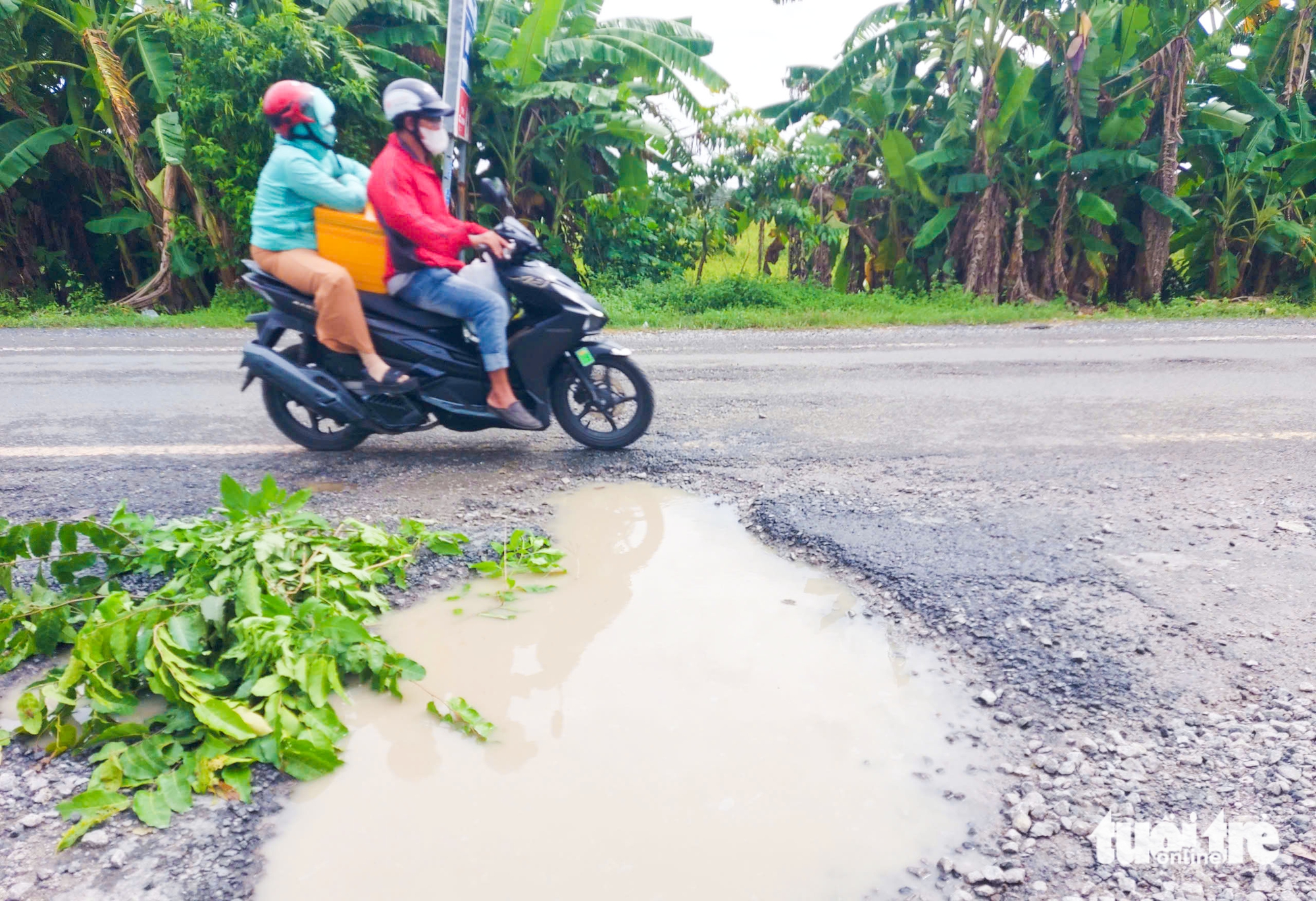 Gần 10km quốc lộ 61 nát như tương, dân ngao ngán - Ảnh 2.