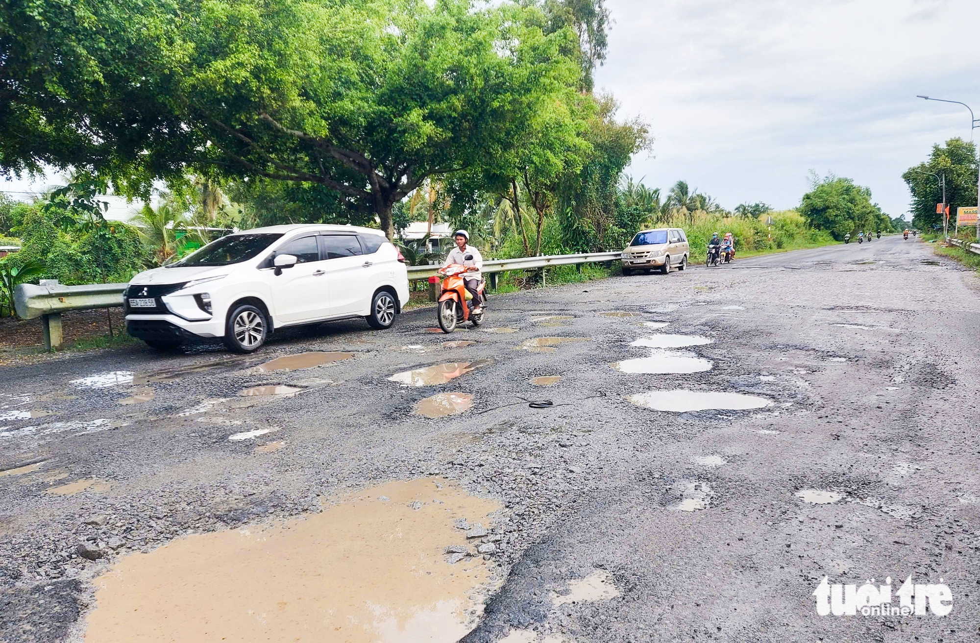 Gần 10km quốc lộ 61 nát như tương, dân ngao ngán - Ảnh 4.