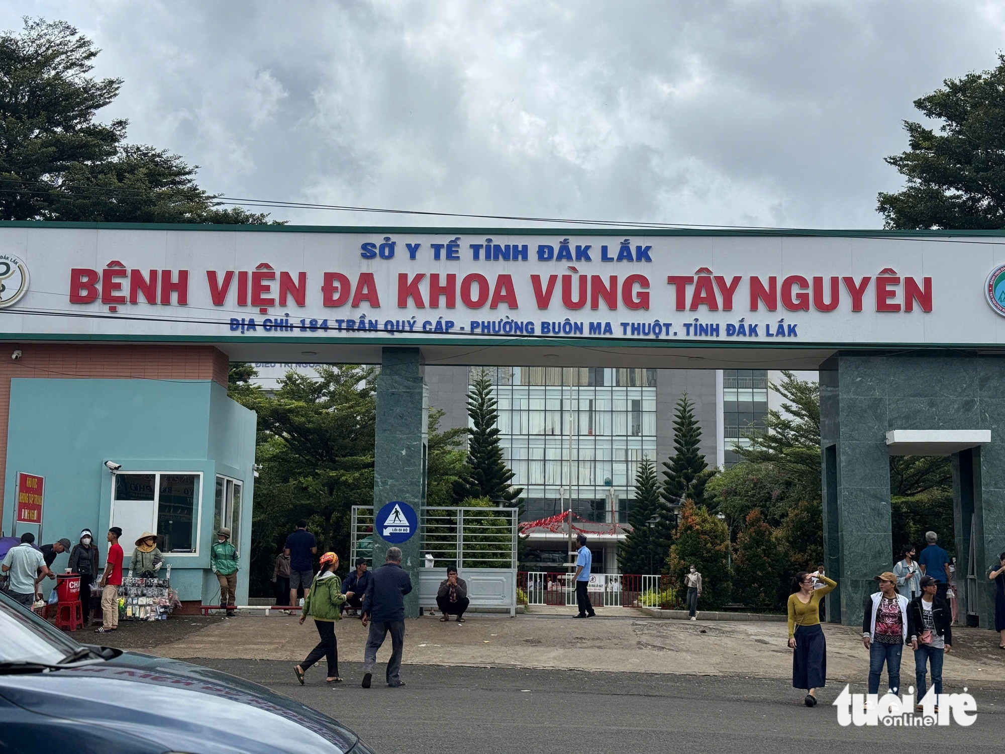 Dipindahkan ke polisi untuk penyelidikan kasus mesin rusak selama 2 tahun tetapi masih memiliki catatan litotripsi hampir 500 pasien - Foto 2. Chuyển công an điều tra vụ máy hư 2 năm vẫn có hồ sơ tán sỏi cho gần 500 bệnh nhân - Ảnh 2.