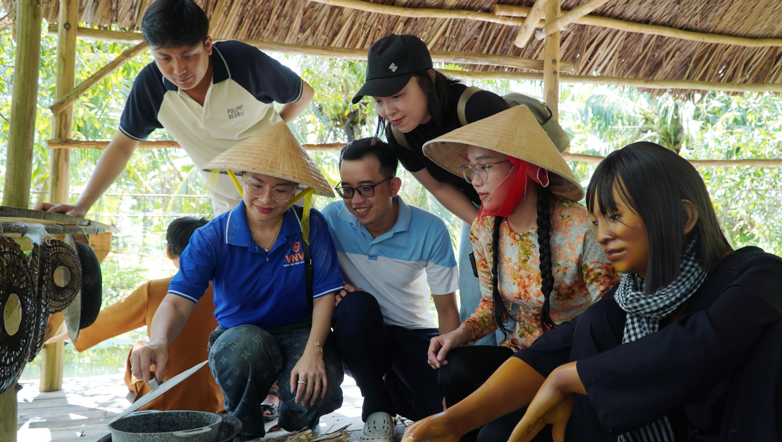 Phục dựng làng rừng U Minh, nức lòng du khách - Ảnh 3.