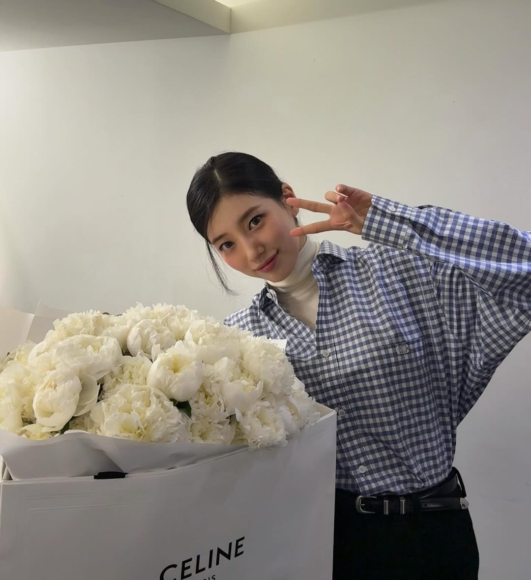 Cặp đôi Kim Woo Bin, Suzy hội ngộ trong bộ phim mới sau 9 năm - Ảnh 3.