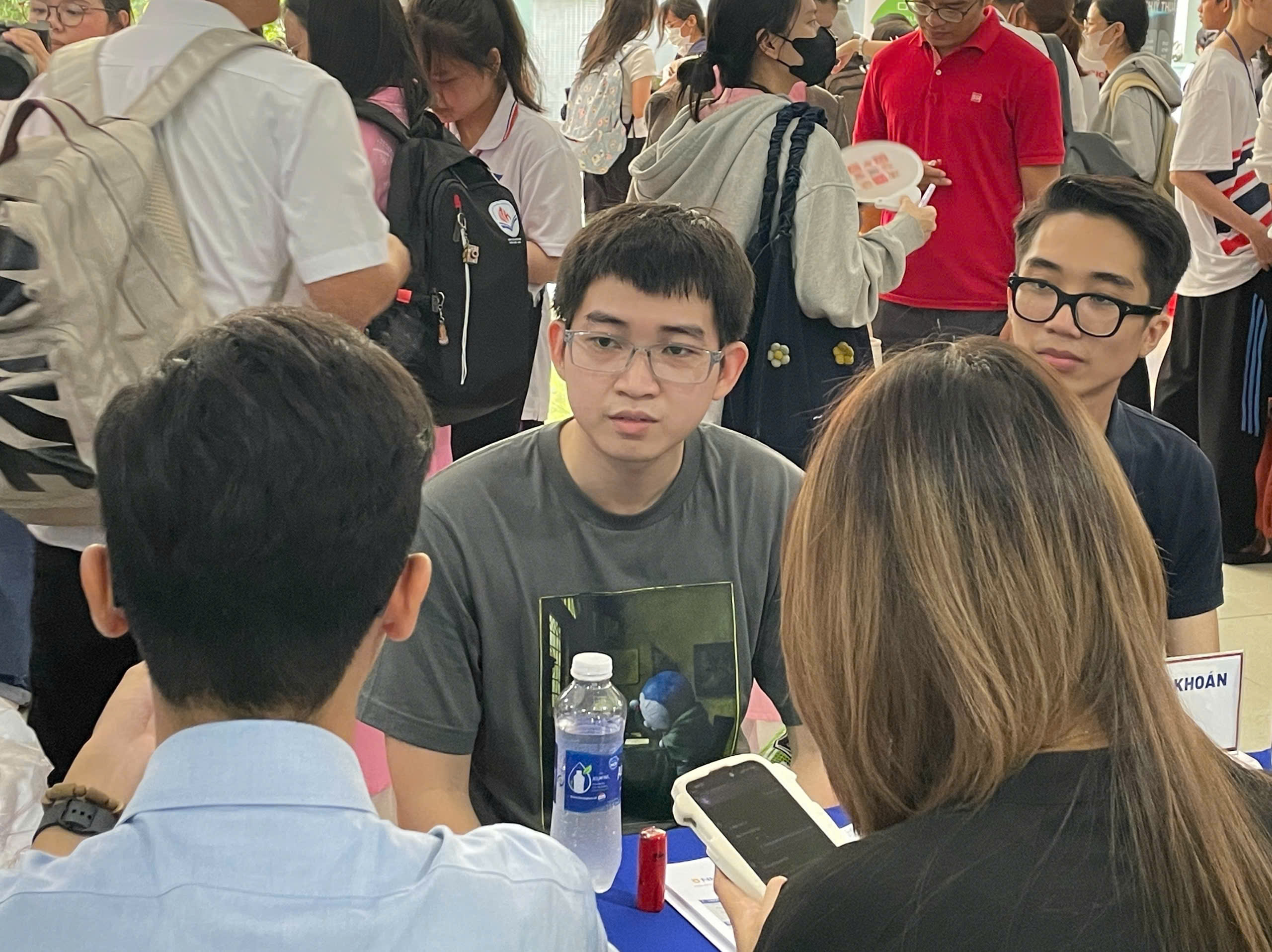 Sinh viên ngành tài chính - ngân hàng cần gì để chinh phục nhà tuyển dụng?- Ảnh 2.