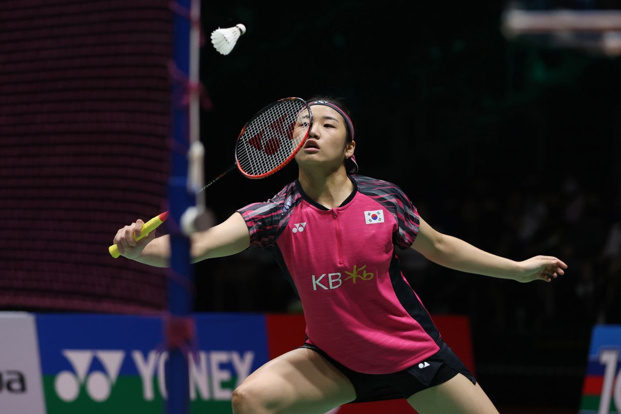Tay vợt cầu lông mạnh nhất Trung Quốc thua muối mặt trên sân nhà - Ảnh 3.