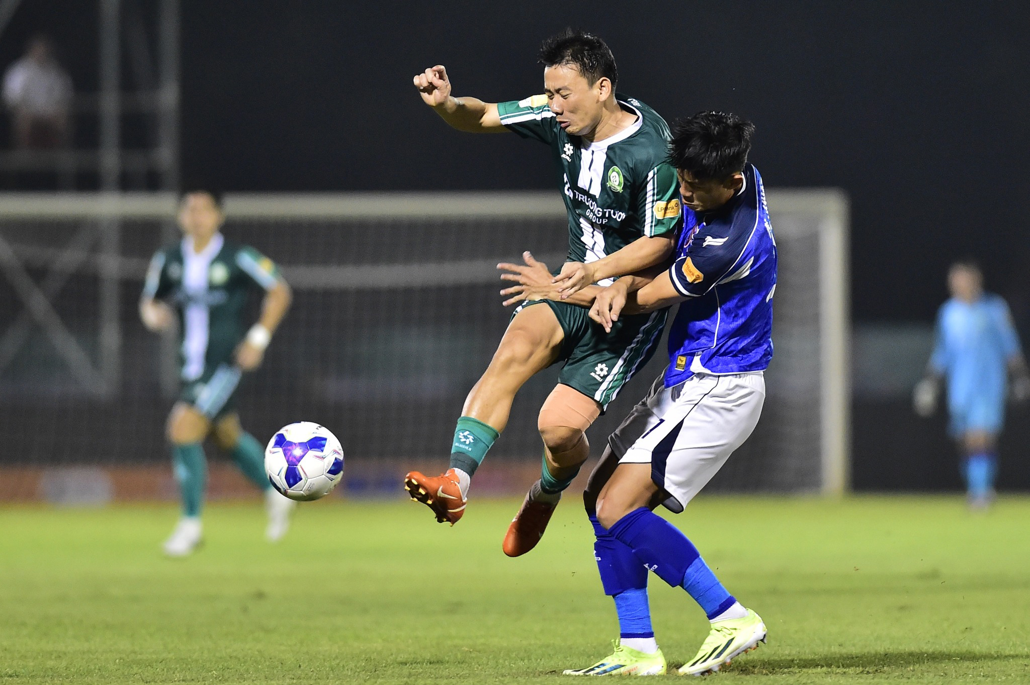 ការប្រណាំងលើកកម្ពស់ភាពតានតឹង - រូបថត 1 ។ Căng thẳng cuộc đua thăng hạng - Ảnh 1.