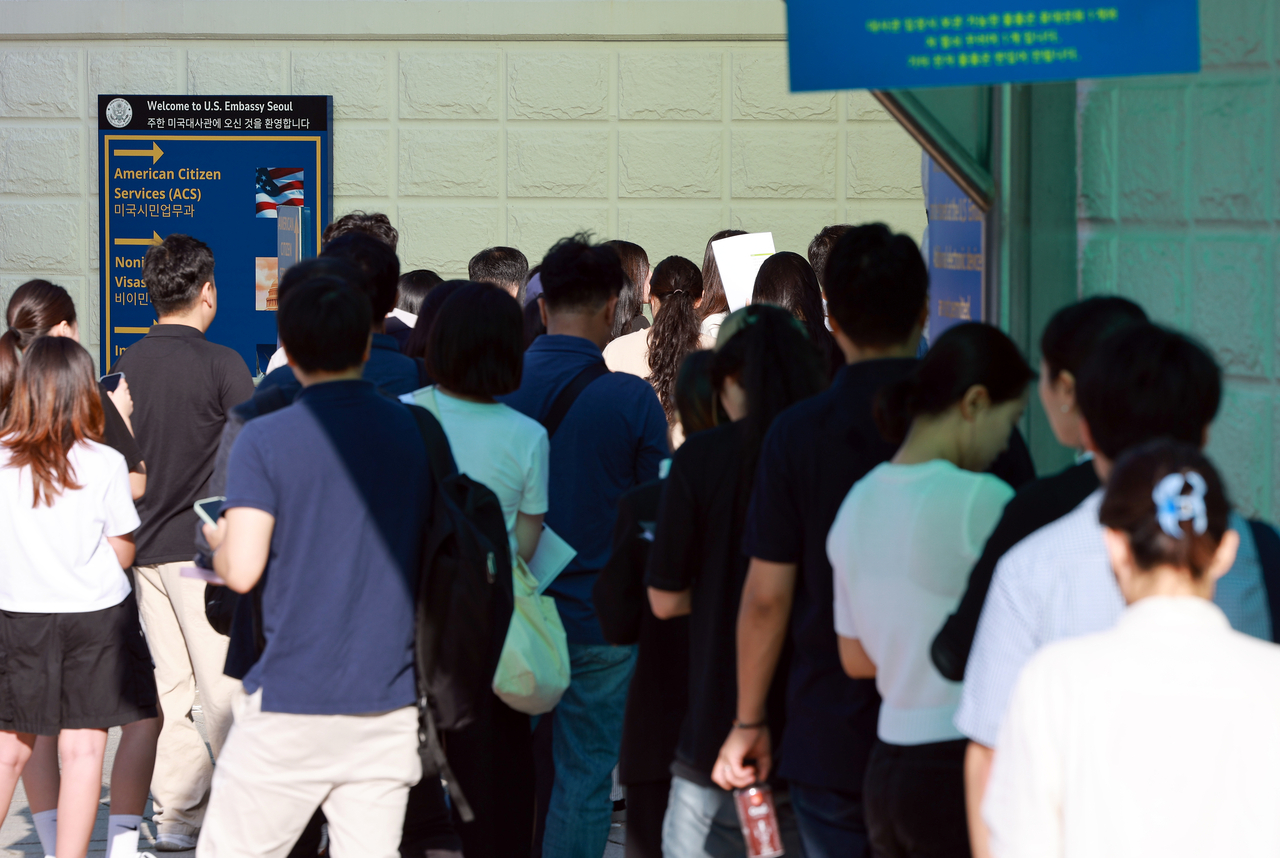 Hàn Quốc lập lực lượng đặc nhiệm xử lý vấn đề visa Mỹ sau vụ bắt giữ hàng loạt - Ảnh 1.