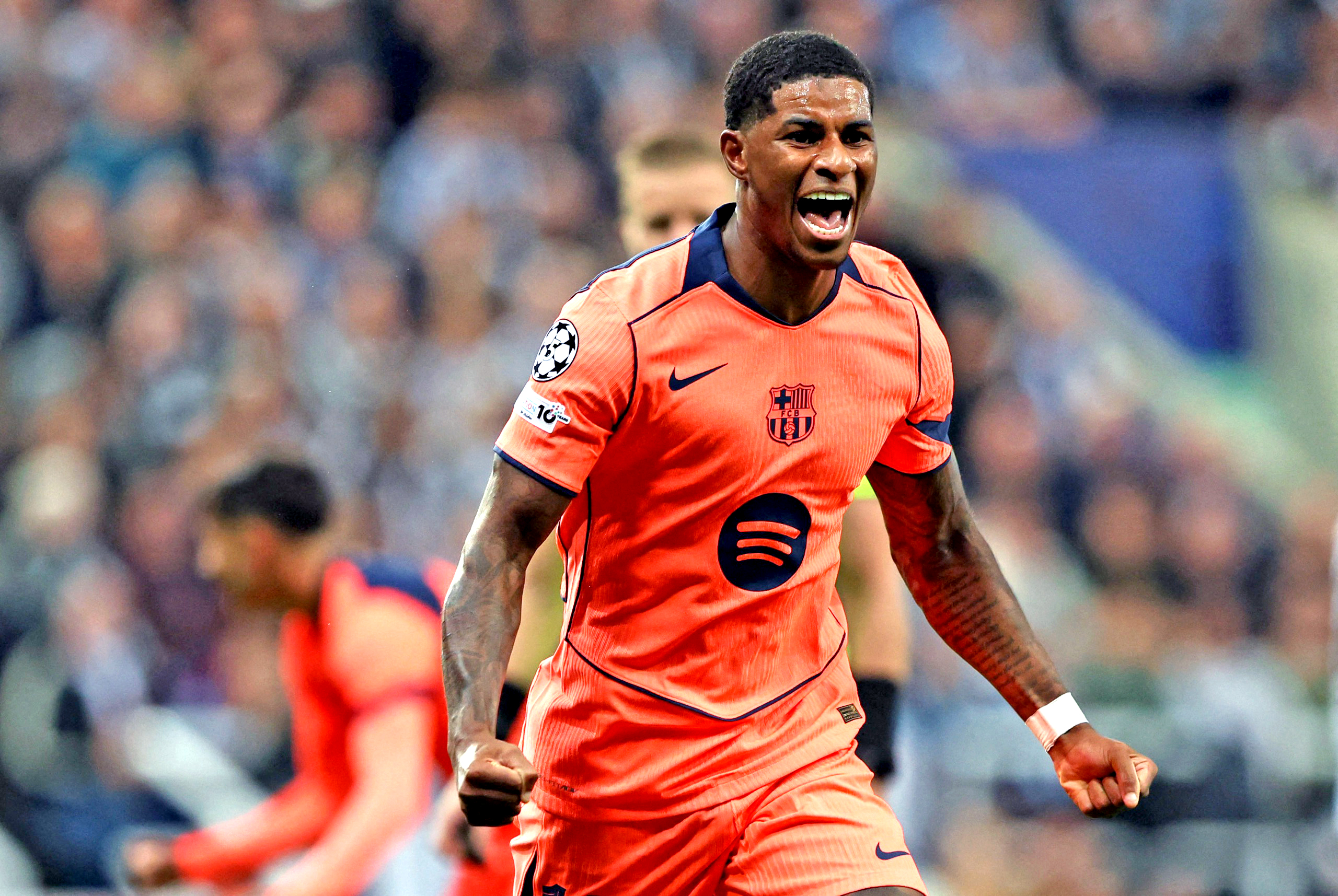 CĐV Man United đòi sa thải HLV Amorim khi Rashford rực sáng ở Barca - Ảnh 1.