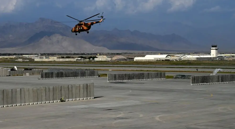 Ông Trump muốn giành lại căn cứ quân sự Bagram ở Afghanistan, Taliban phản đối - Ảnh 1.