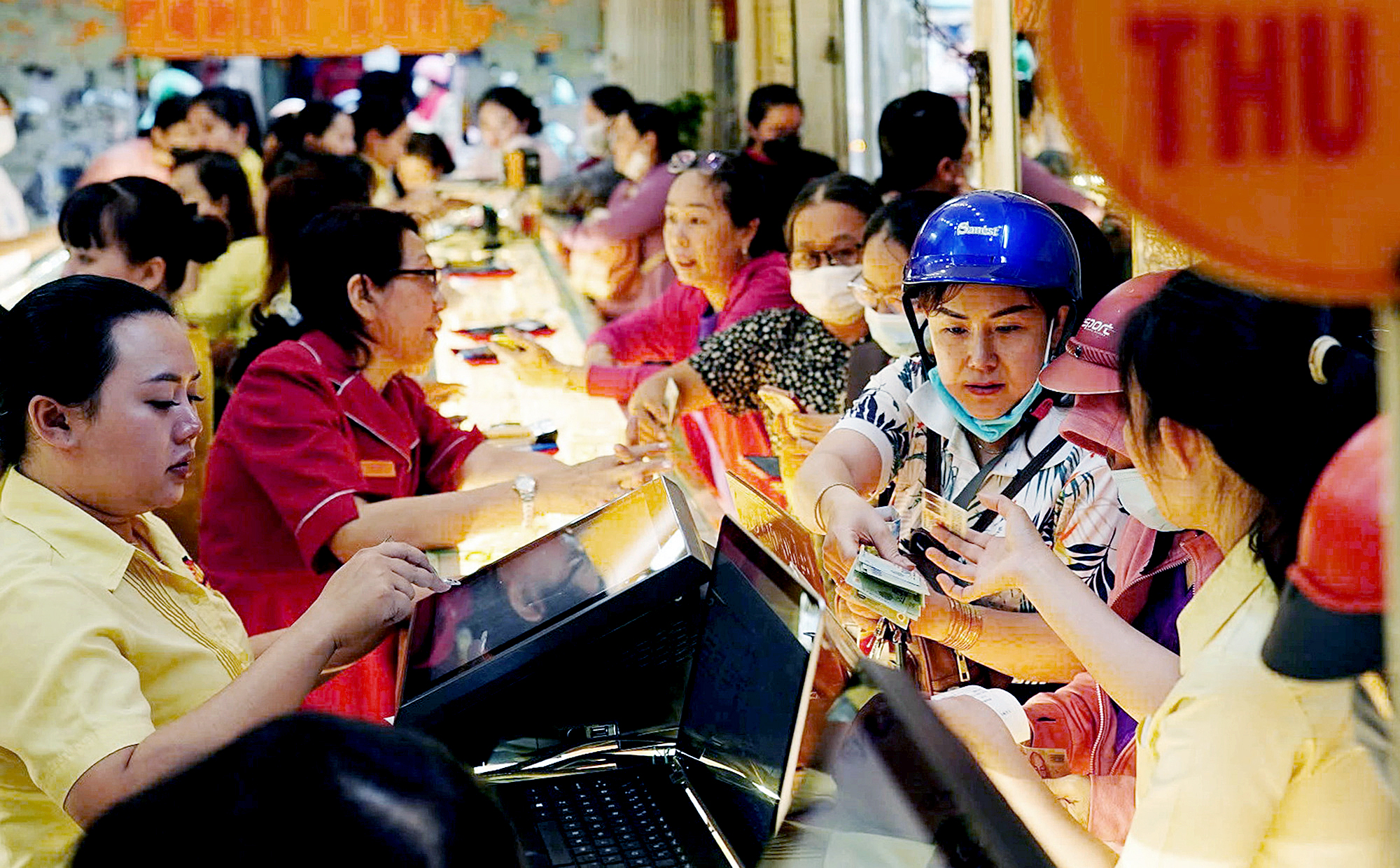 Phó thủ tướng: Sớm lập sàn giao dịch vàng, áp hóa đơn điện tử với giao dịch mua bán vàng - Ảnh 1.