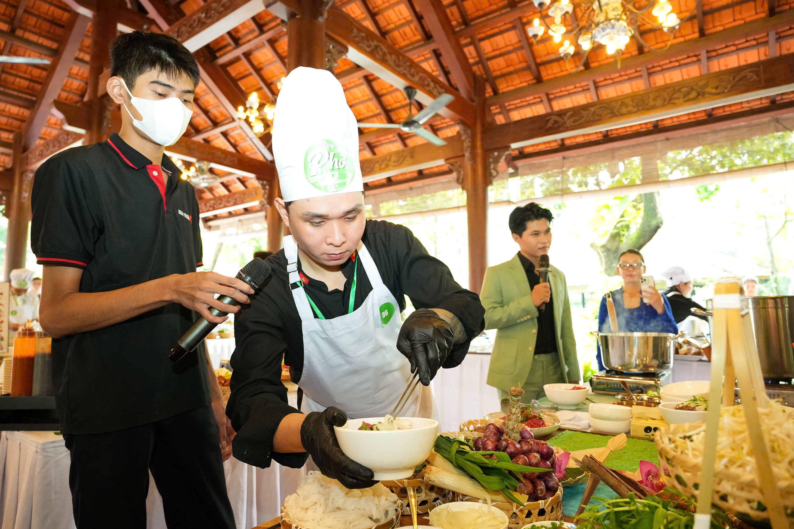 ស្វែងរកចុងភៅផូល្អនៅឆ្នាំ ២០២៥ - រូបថត ២. Phở mọi miền hội tụ để Đi tìm người nấu phở ngon năm 2025 - Ảnh 2.