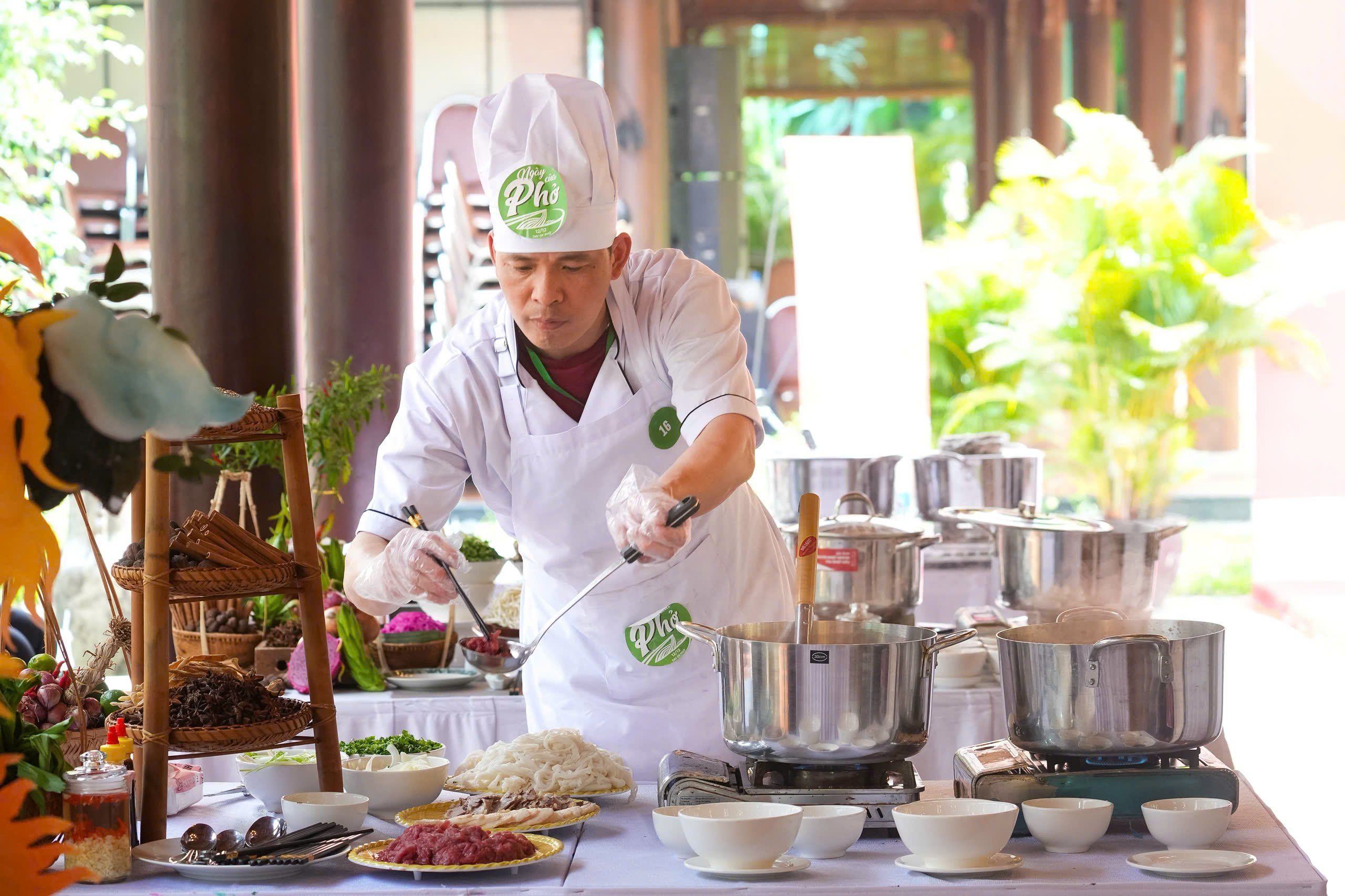 Pho មកពីគ្រប់តំបន់ប្រមូលផ្តុំគ្នាដើម្បីស្វែងរកចុងភៅផូល្អបំផុតនៅឆ្នាំ 2025 - រូបថត 16 ។ Phở mọi miền hội tụ để Đi tìm người nấu phở ngon năm 2025 - Ảnh 16.