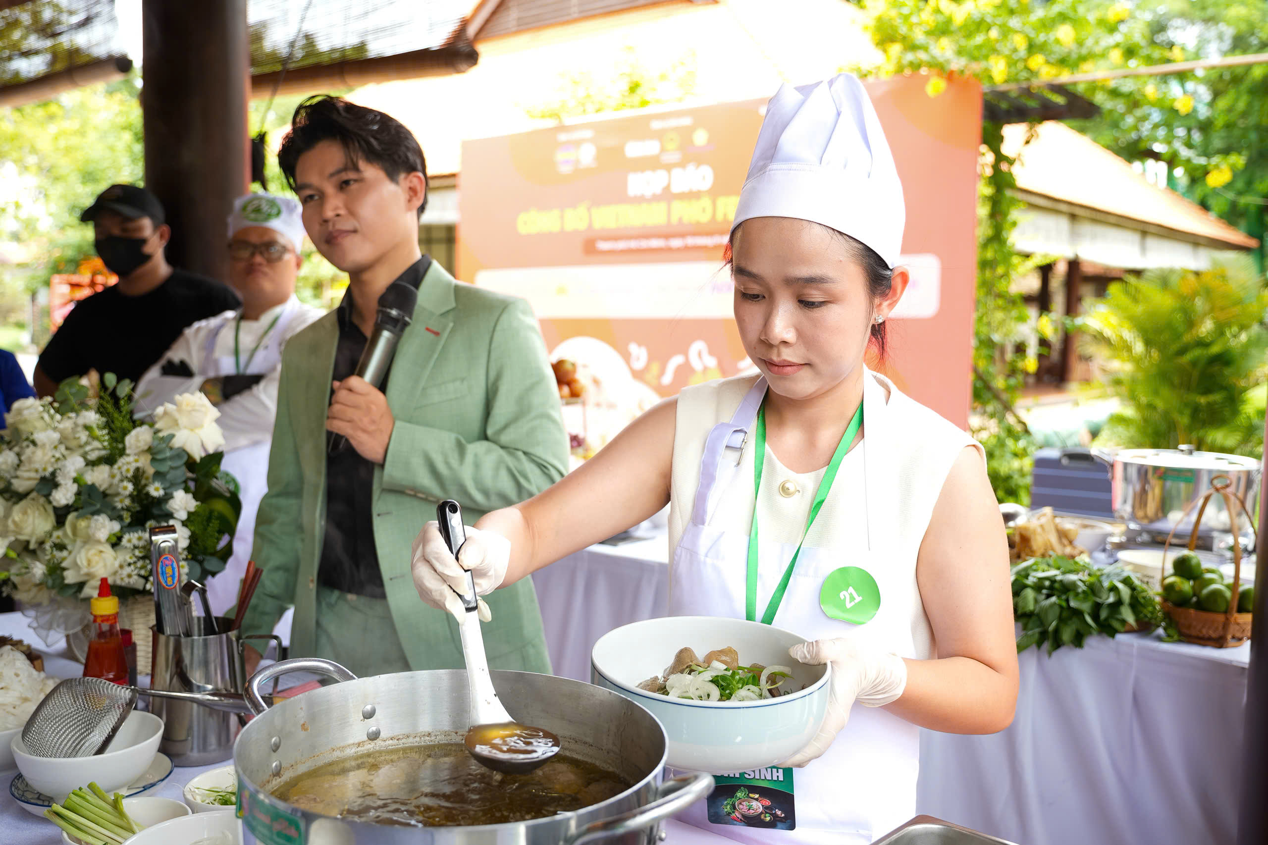 Nejlepší setkání na festivalu Hledání nejlepšího kuchaře pho 2025 - Foto 3. Tinh hoa hội tụ trong ngày hội Đi tìm người nấu phở ngon 2025 - Ảnh 3.