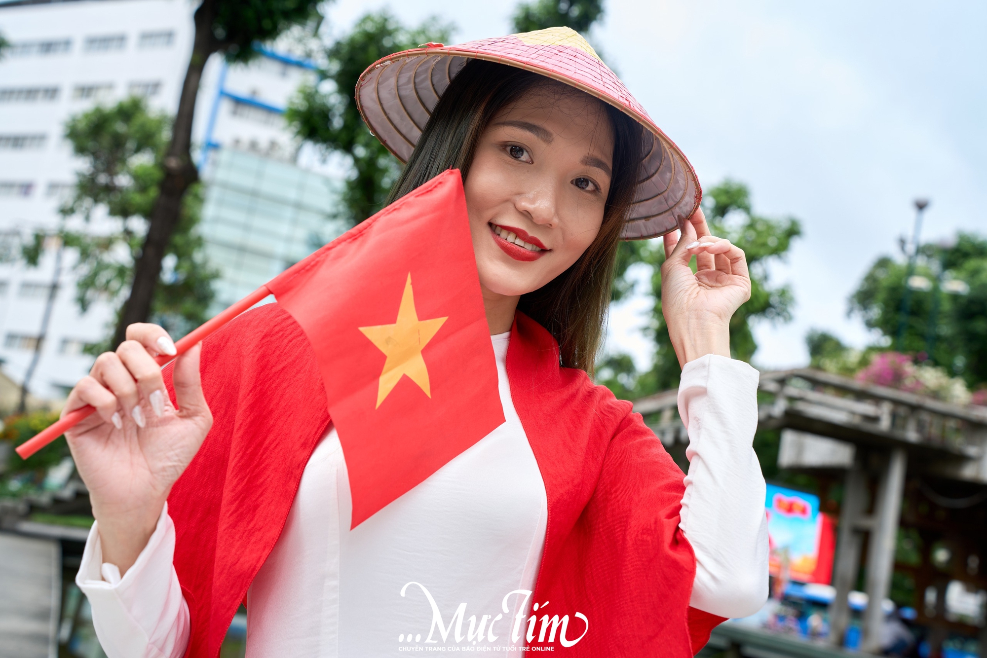 Bạn trẻ TP.HCM ra đường đón mừng Quốc khánh 2-9, tận hưởng vẻ đẹp của hoà bình- Ảnh 15.