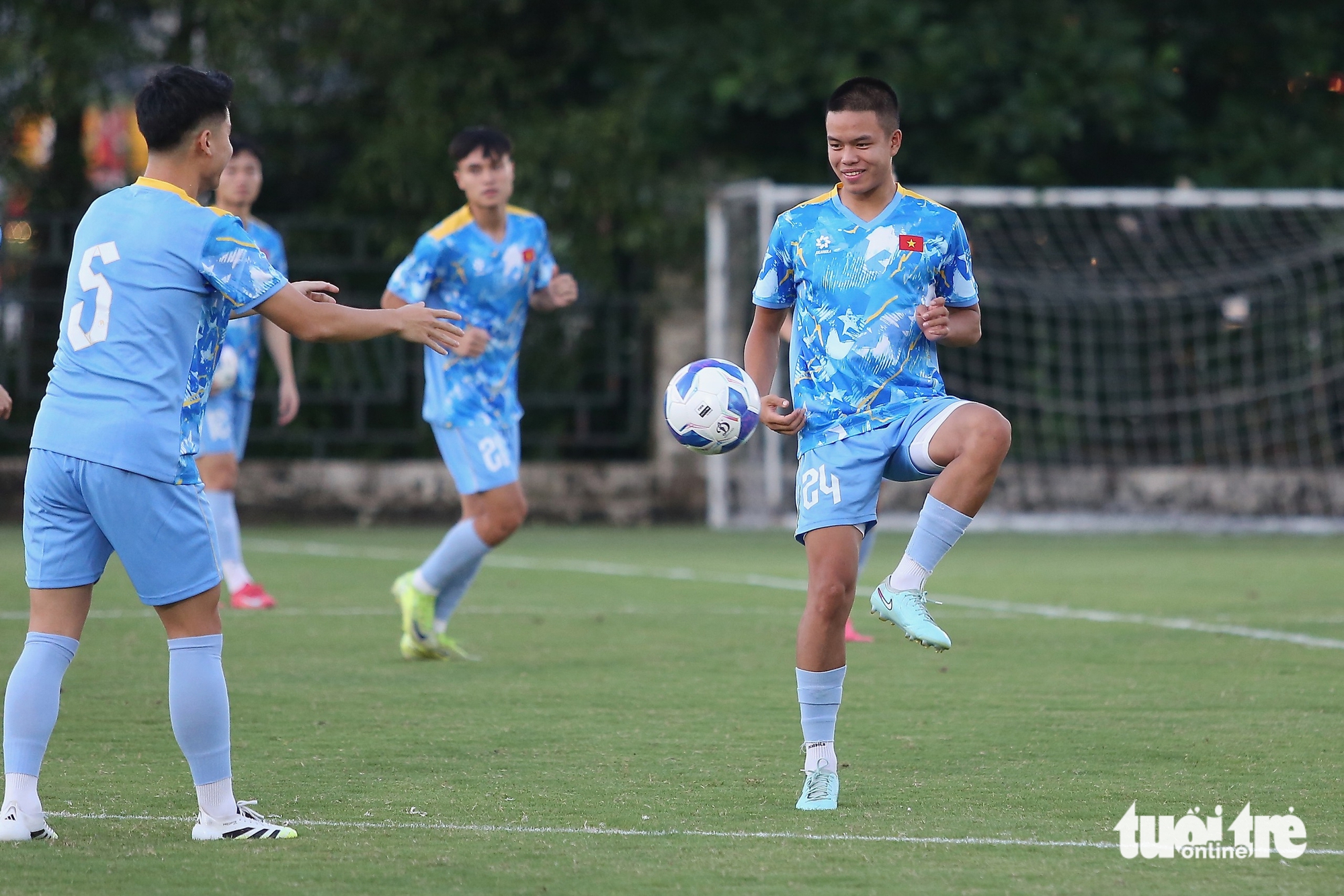 Trần Thành Trung vẫn vui vẻ dù bị loại khỏi U23 Việt Nam - Ảnh 4.