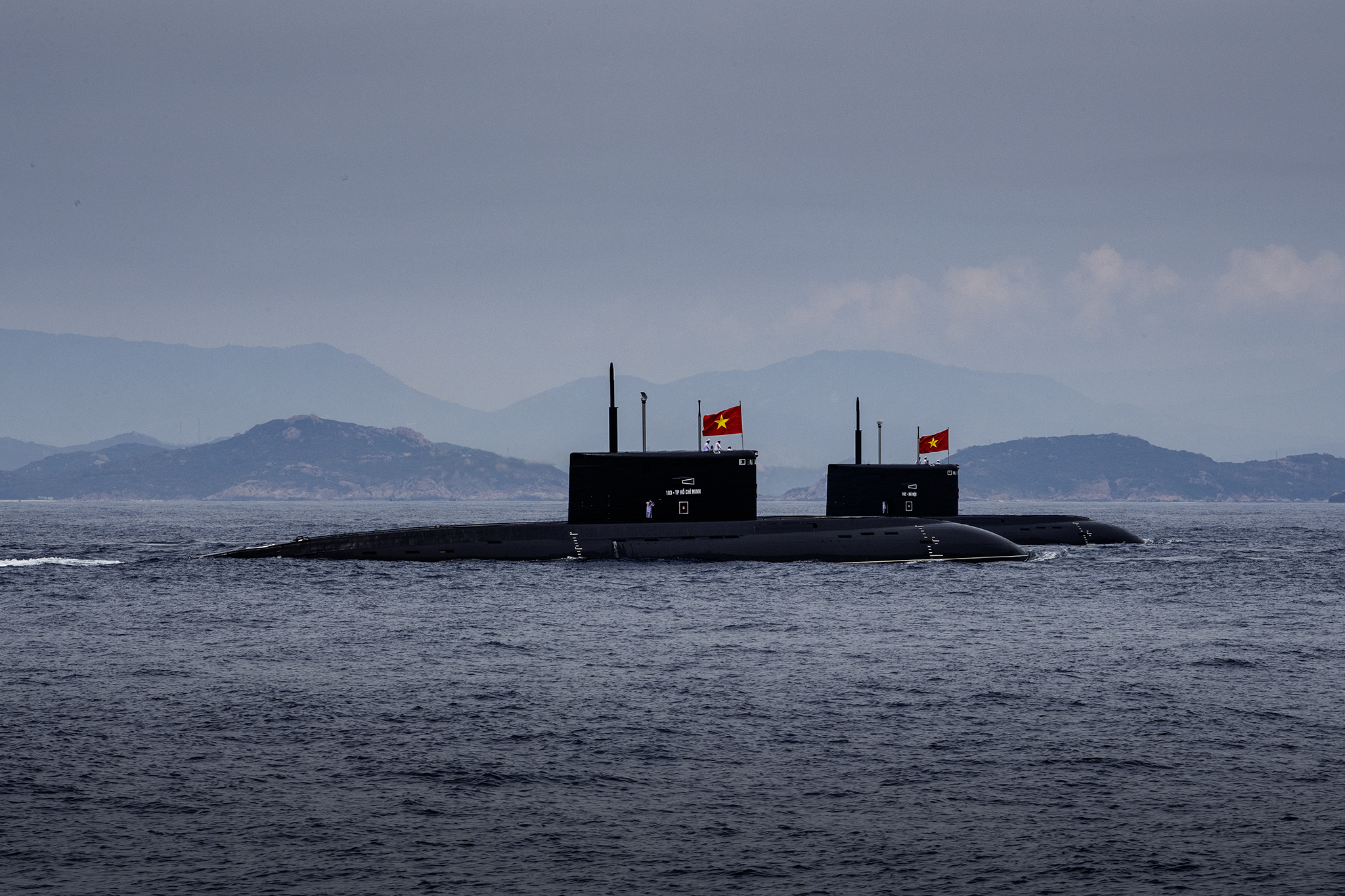 Vietnam stages first naval parade featuring submarines, missile frigates- Ảnh 1. Vietnam stages first naval parade featuring submarines, missile frigates- Ảnh 1.