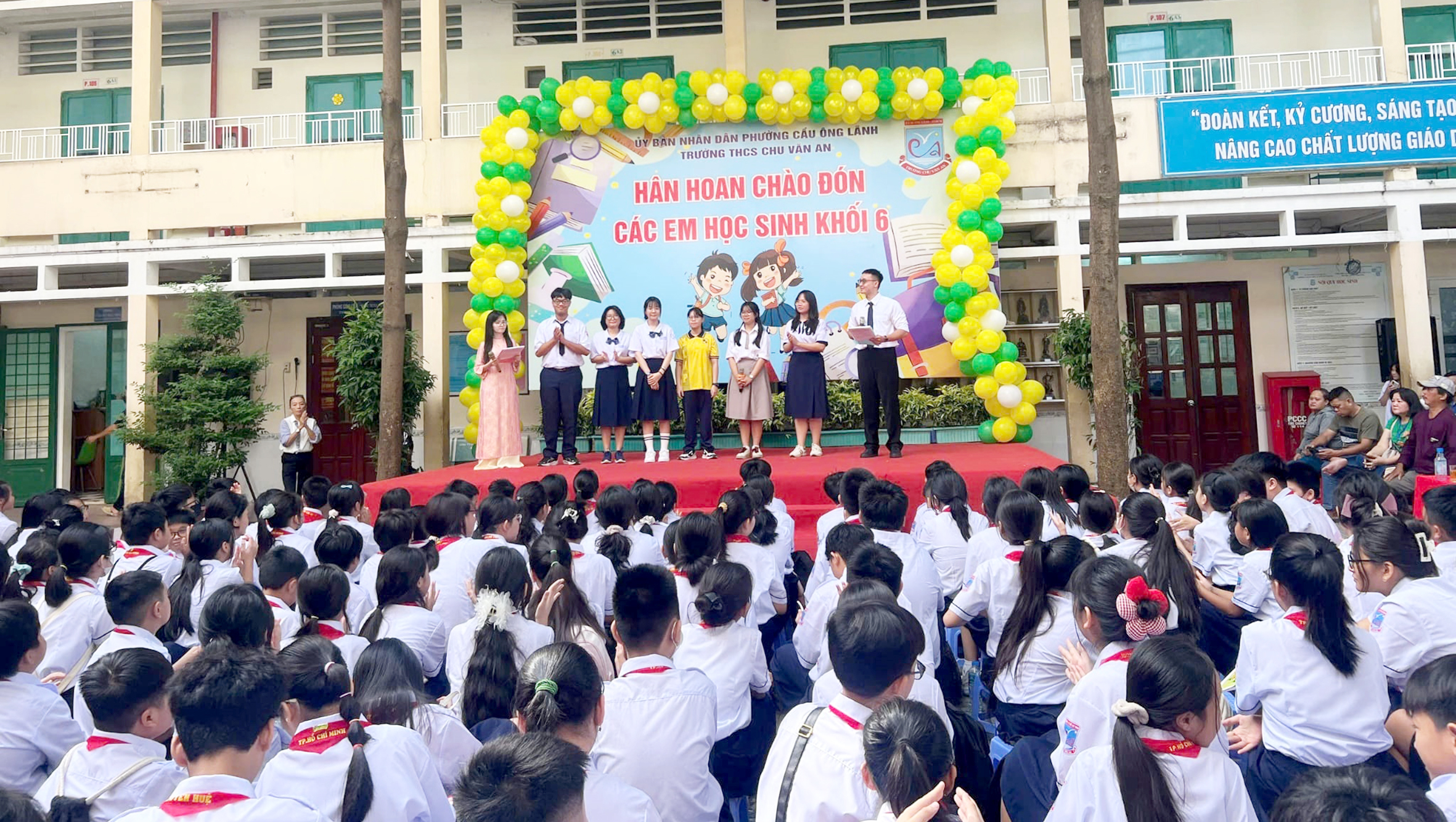 Chuẩn bị cho lễ khai giảng đặc biệt - Ảnh 1. khai giảng - Ảnh 1.
