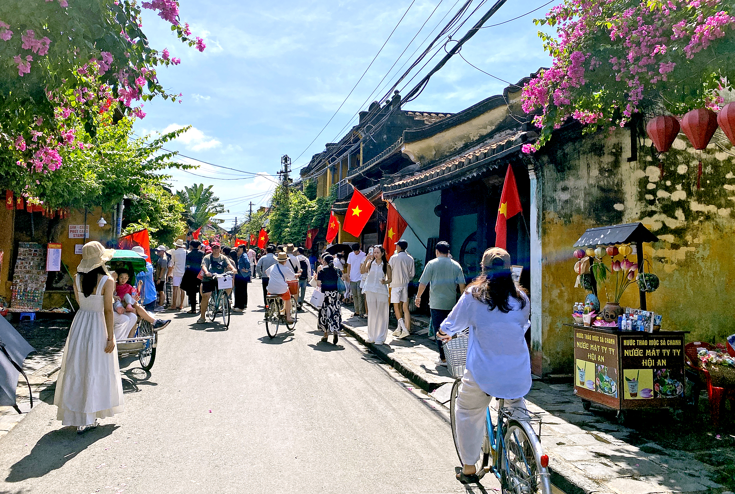 Hơn nửa triệu khách đến Đà Nẵng dịp Tết Độc lập, đứng thứ 2 tìm kiếm trên Booking.com - Ảnh 2.