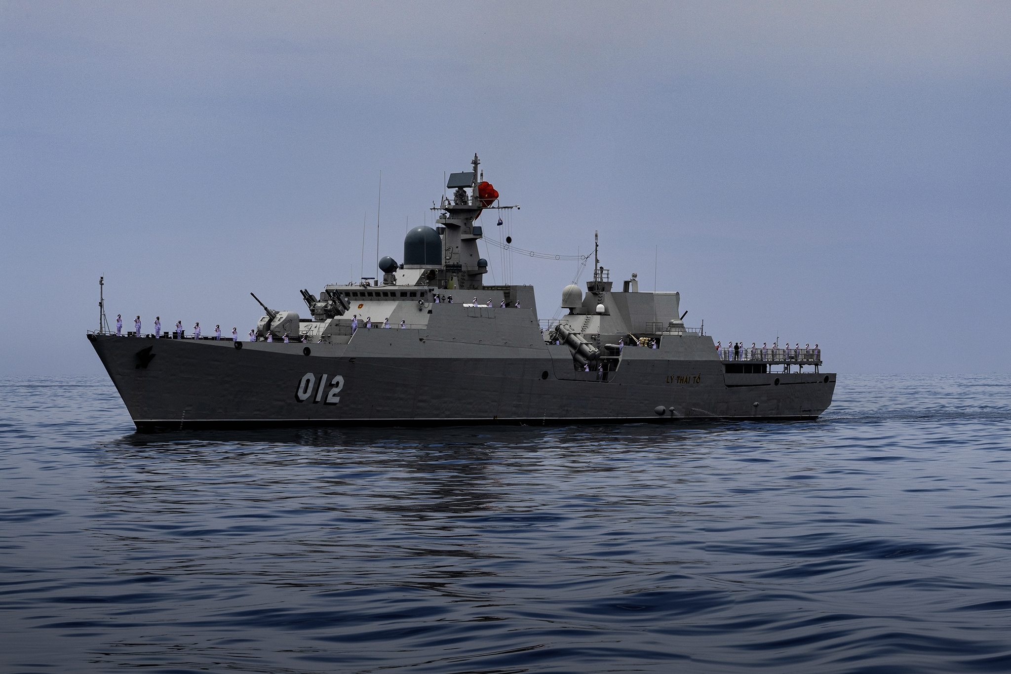 Vietnam stages first naval parade featuring submarines, missile frigates- Ảnh 7. Vietnam stages first naval parade featuring submarines, missile frigates- Ảnh 7.