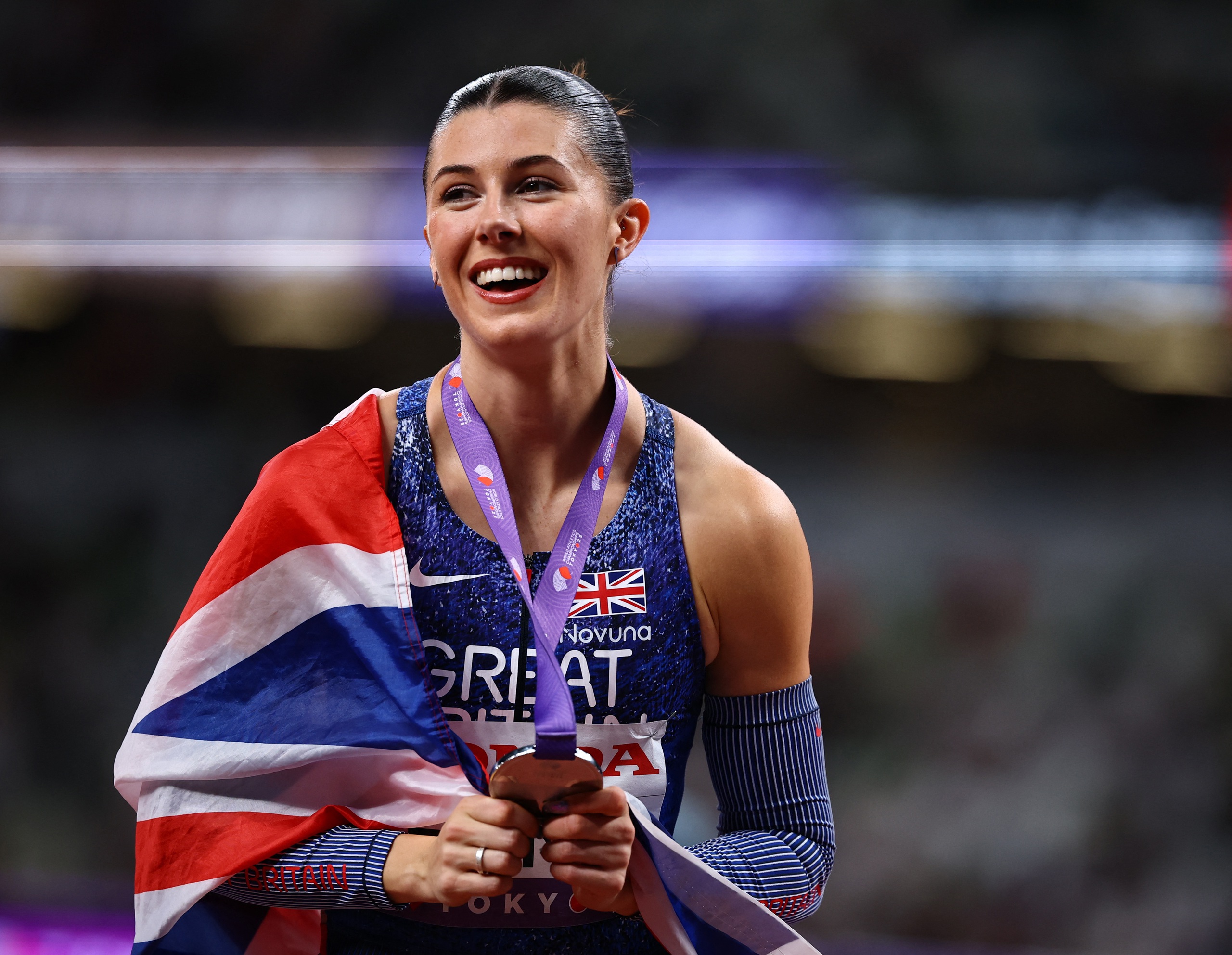 Chân dung VĐV người Anh tự phong là 'nữ thần điền kinh' - Ảnh 1.