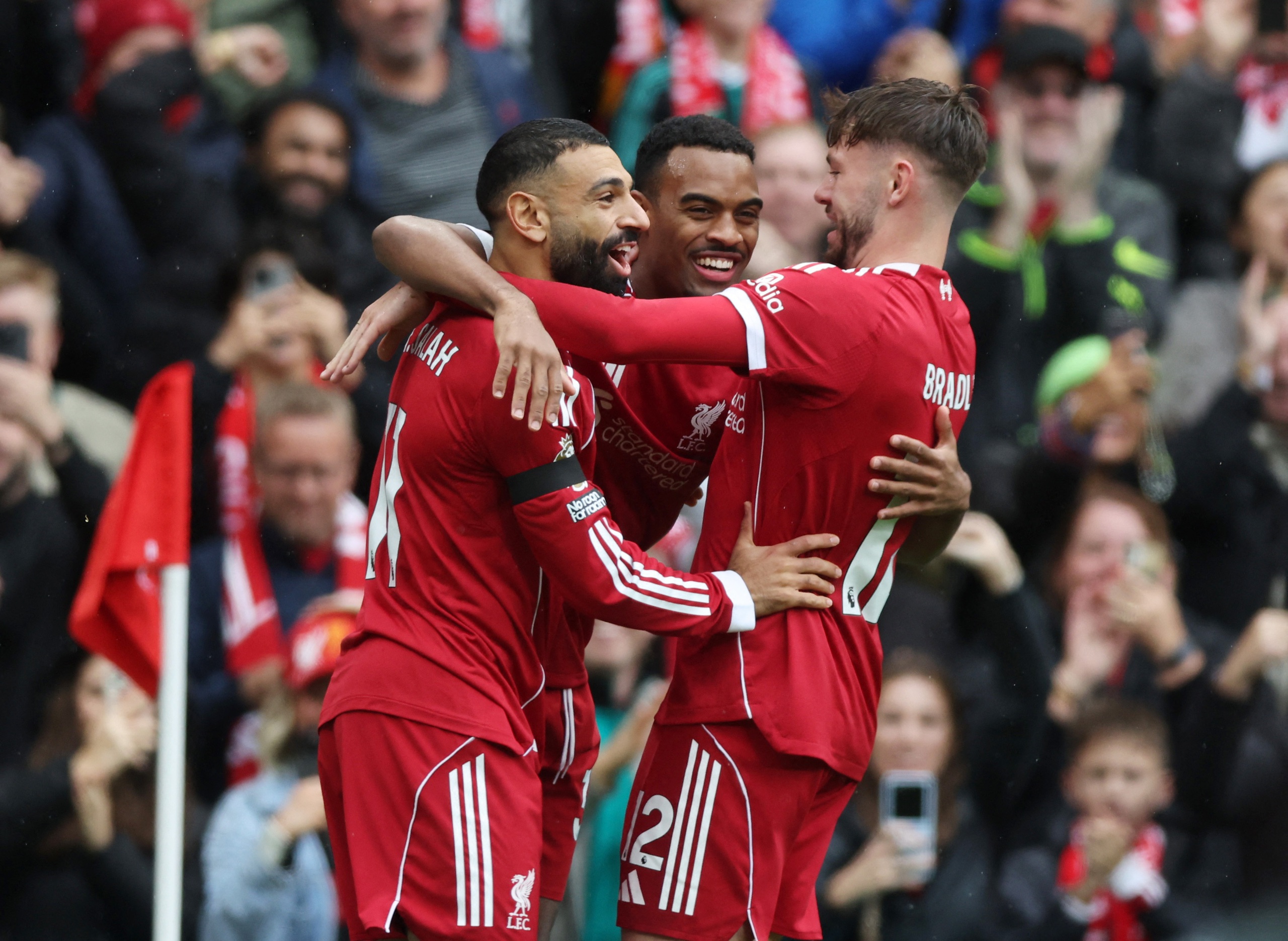 Liverpool cho Arsenal 'hít khói' trong cuộc đua vô địch - Ảnh 1.