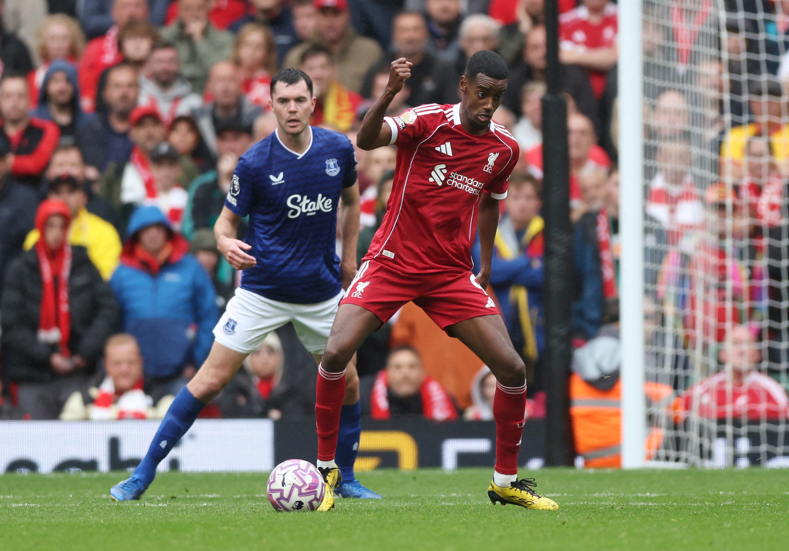 Liverpool cho Arsenal 'hít khói' trong cuộc đua vô địch - Ảnh 4.