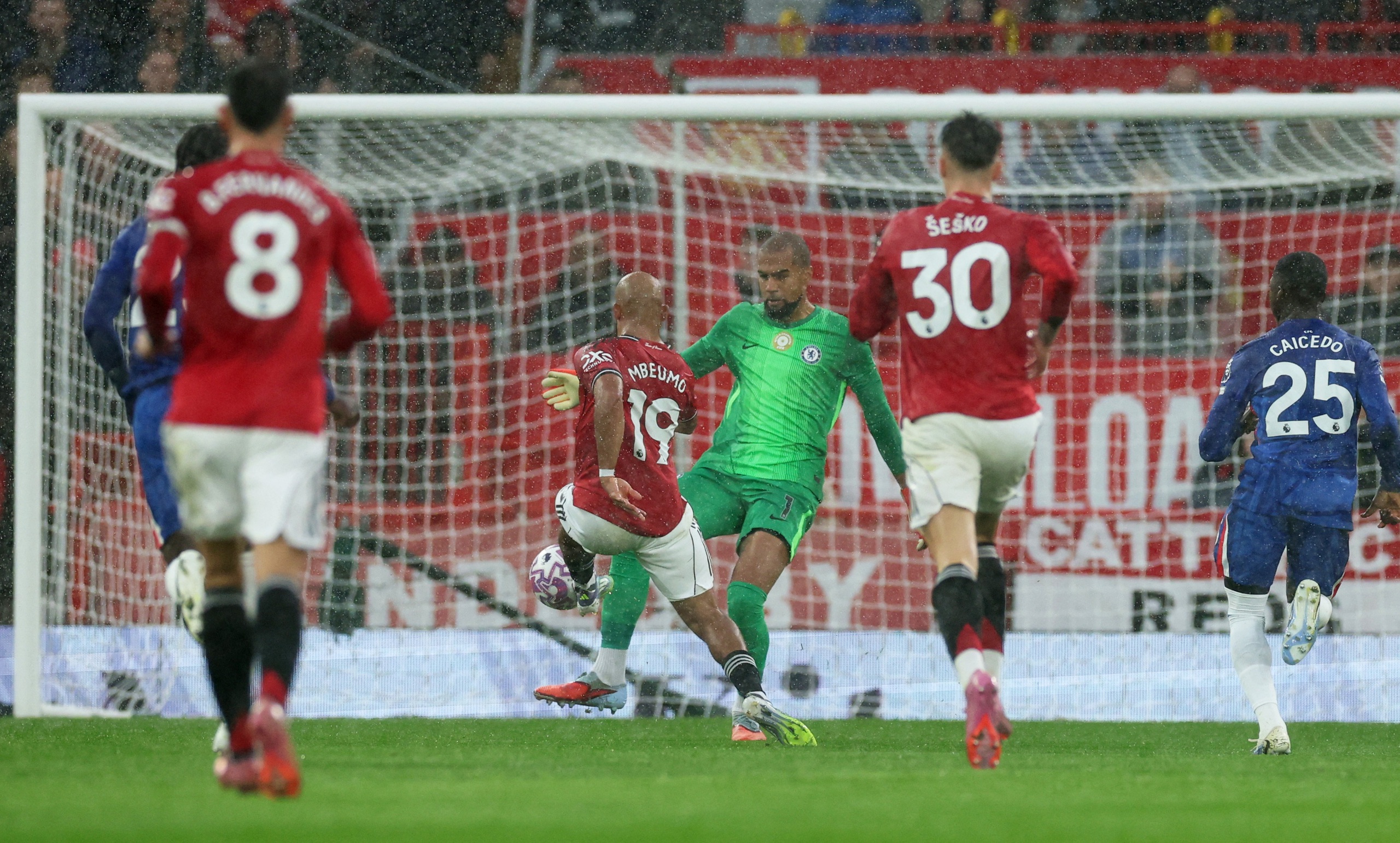 Man United đánh bại Chelsea trong trận cầu có 2 thẻ đỏ - Ảnh 2.