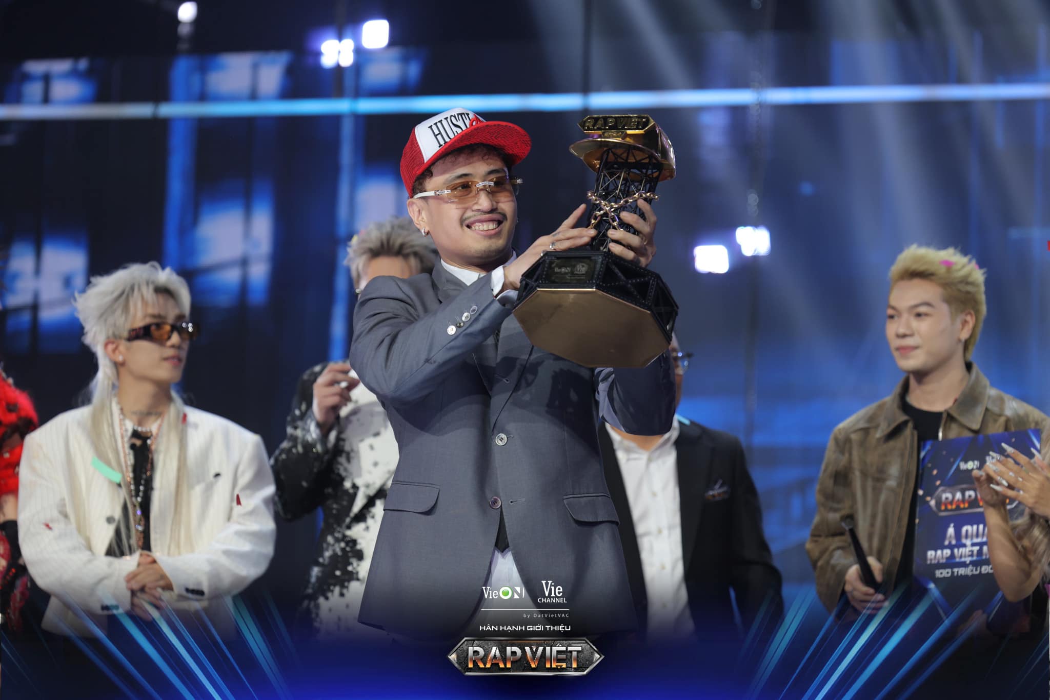 Hustlang Robber 'Xuôi chèo mát mái' sau Rap Việt mùa 4 - Ảnh 1.