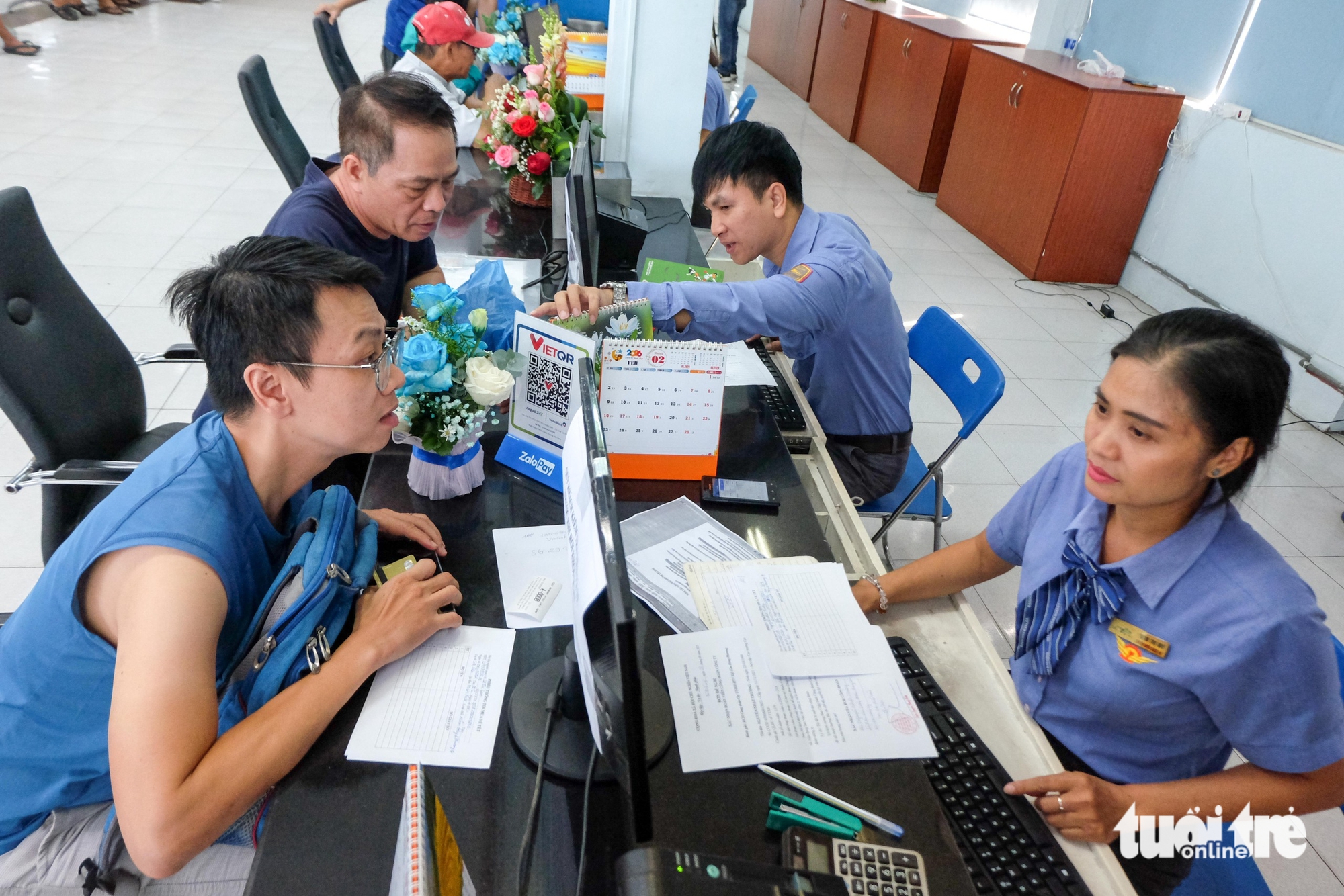 Đi từ Đồng Nai lên ga Sài Gòn lúc 3h sáng đợi mua vé tàu Tết 2026 - Ảnh 9.