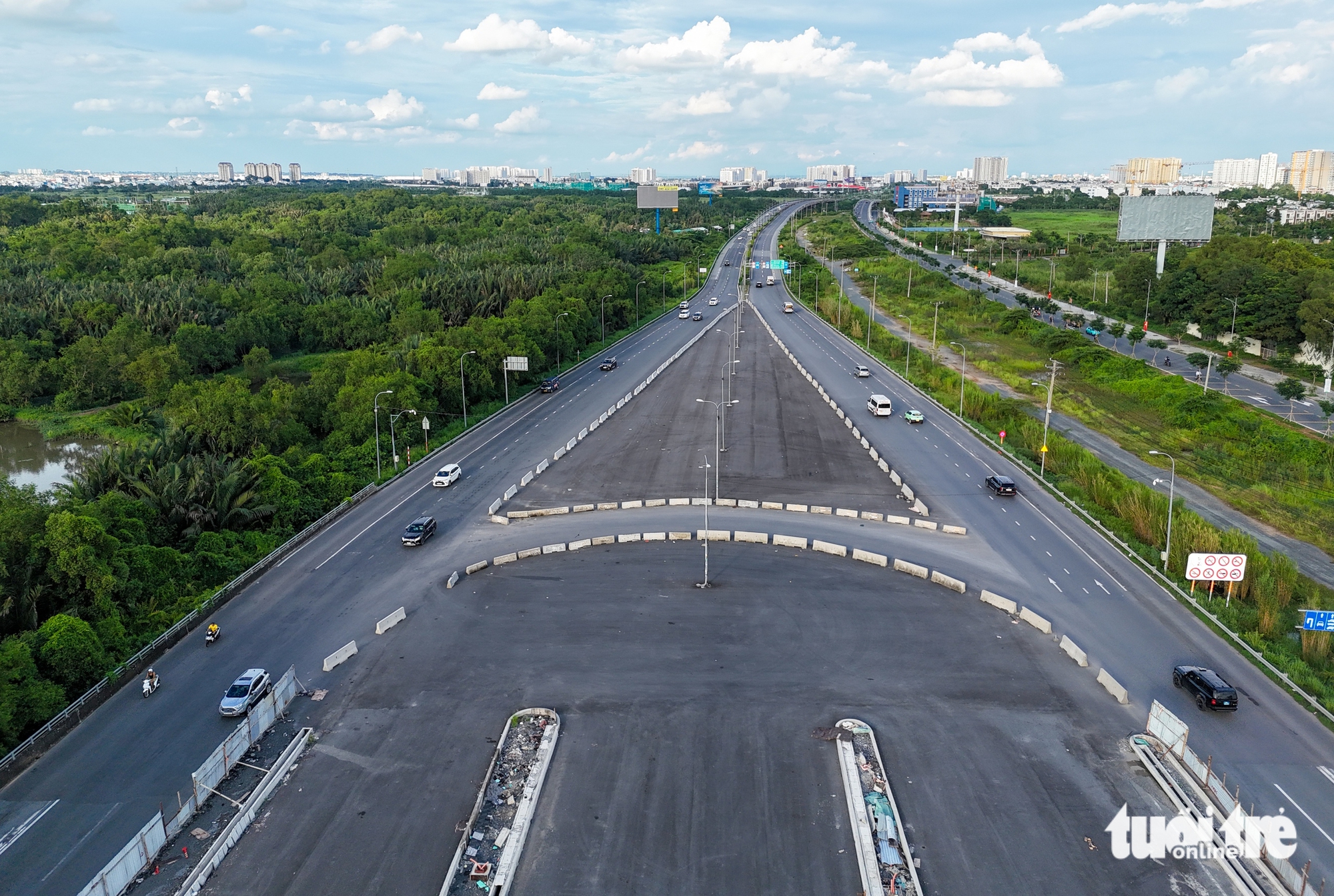 Cuối 2025, TP.HCM sẽ có thêm bao nhiêu công trình giao thông mới? - Ảnh 1.