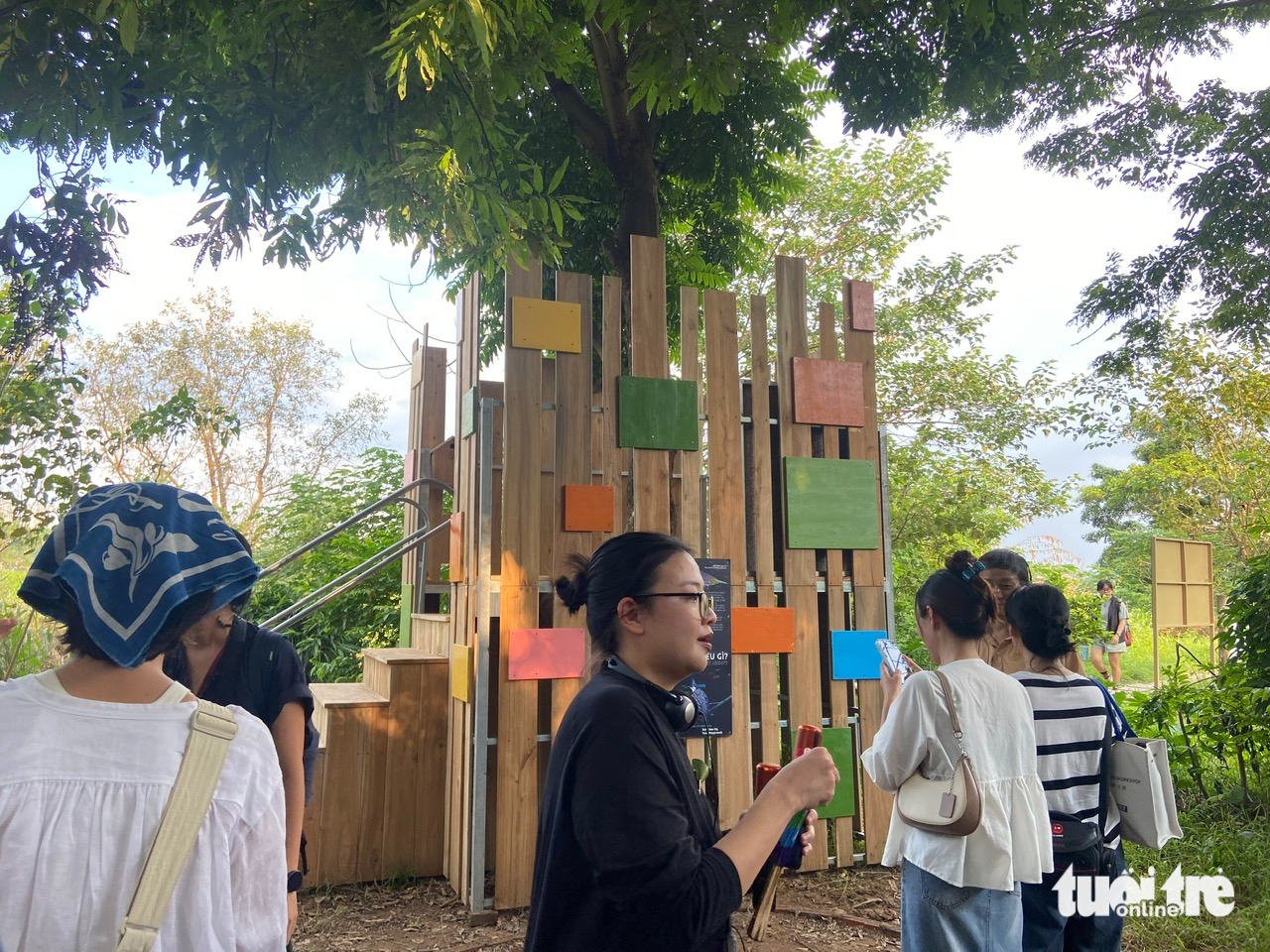 ស្តាប់ស្នាដៃសិល្បៈ 'ឌិកូដ' Birdong - រូបថត ៣. Lắng nghe tác phẩm nghệ thuật ‘giải mã’ tiếng chim hót - Ảnh 3.