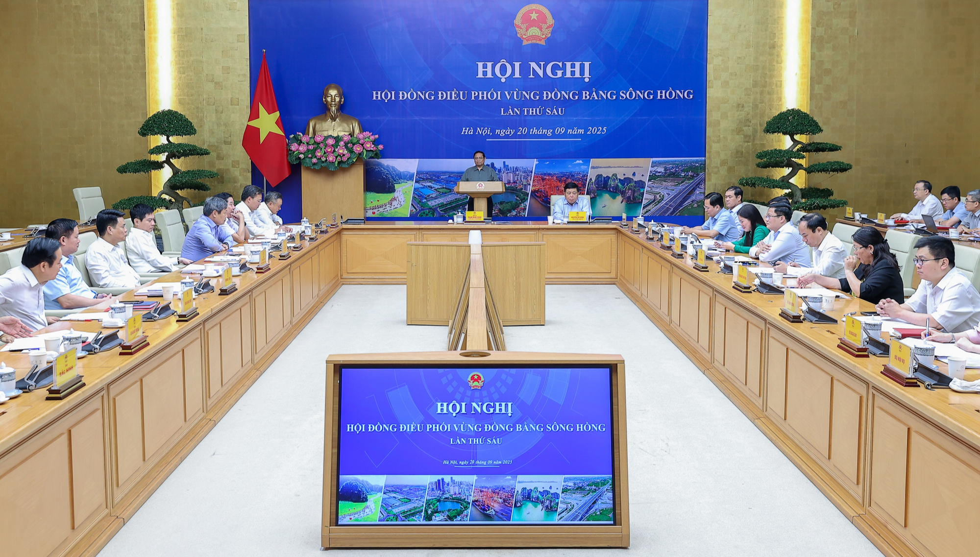 Vùng có tăng trưởng GRDP, thu ngân sách cao nhất nước bàn thảo hướng phát triển sau sáp nhập - Ảnh 2.