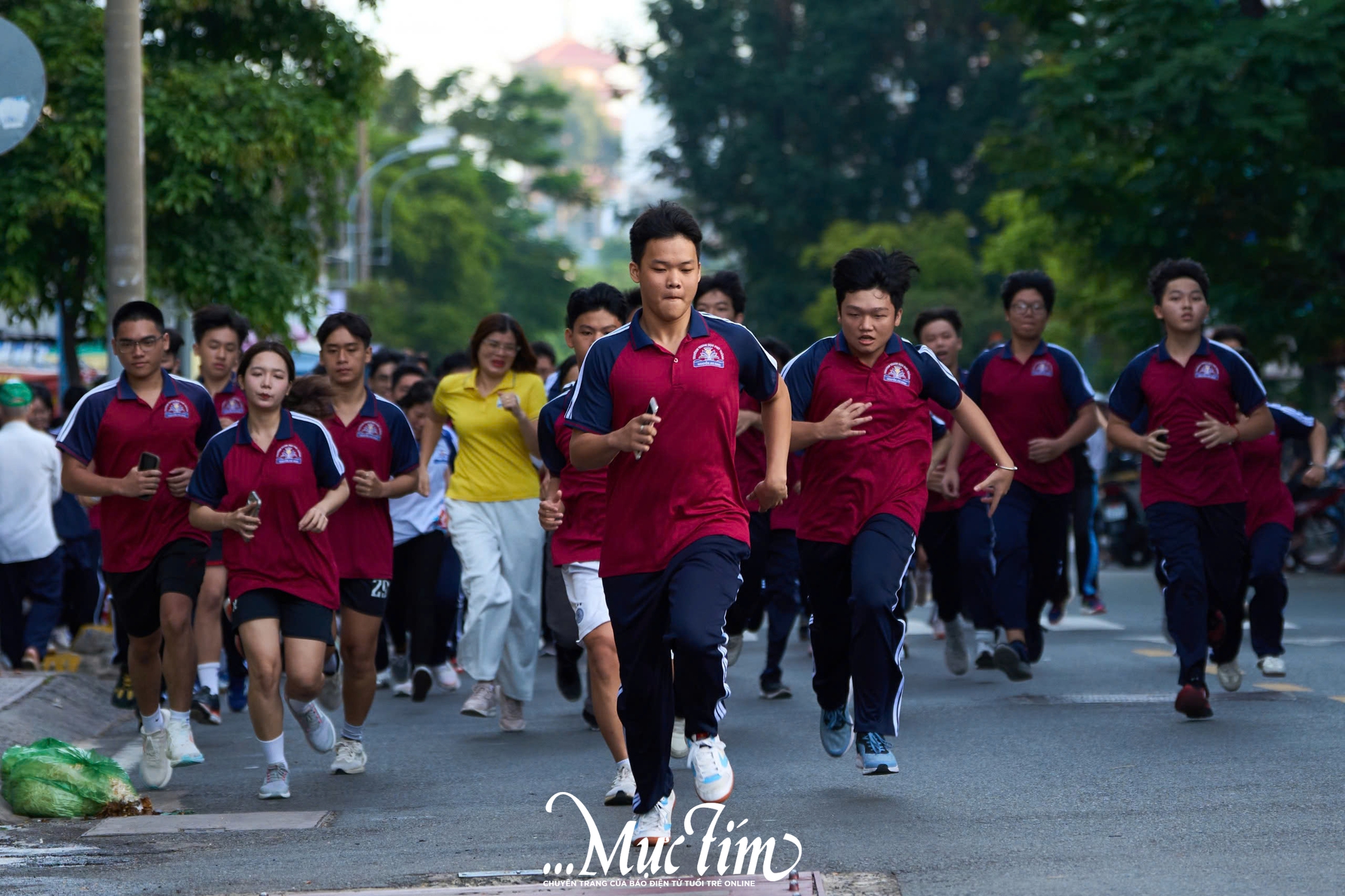 Thầy trò Trường THPT Nguyễn An Ninh gắn kết, bứt phá trên đường chạy đầu năm- Ảnh 4.