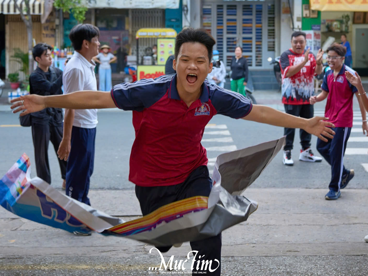 Thầy trò Trường THPT Nguyễn An Ninh gắn kết, bứt phá trên đường chạy đầu năm- Ảnh 8.