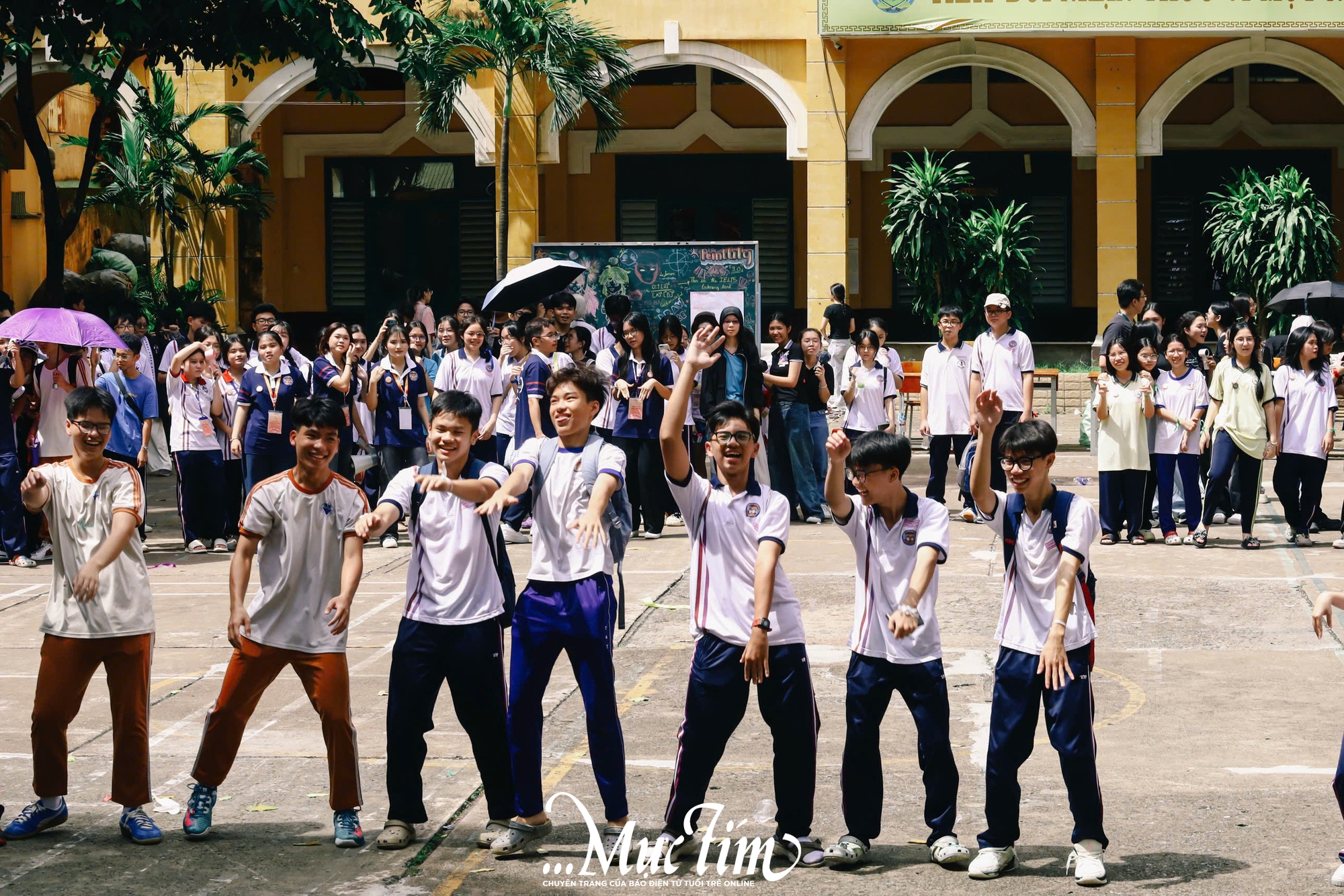 Teen Trường THPT Trưng Vương cùng nhau tạo nên ‘khởi đầu mới’ tại trại chào đón học sinh khối 10 - Ảnh 41.