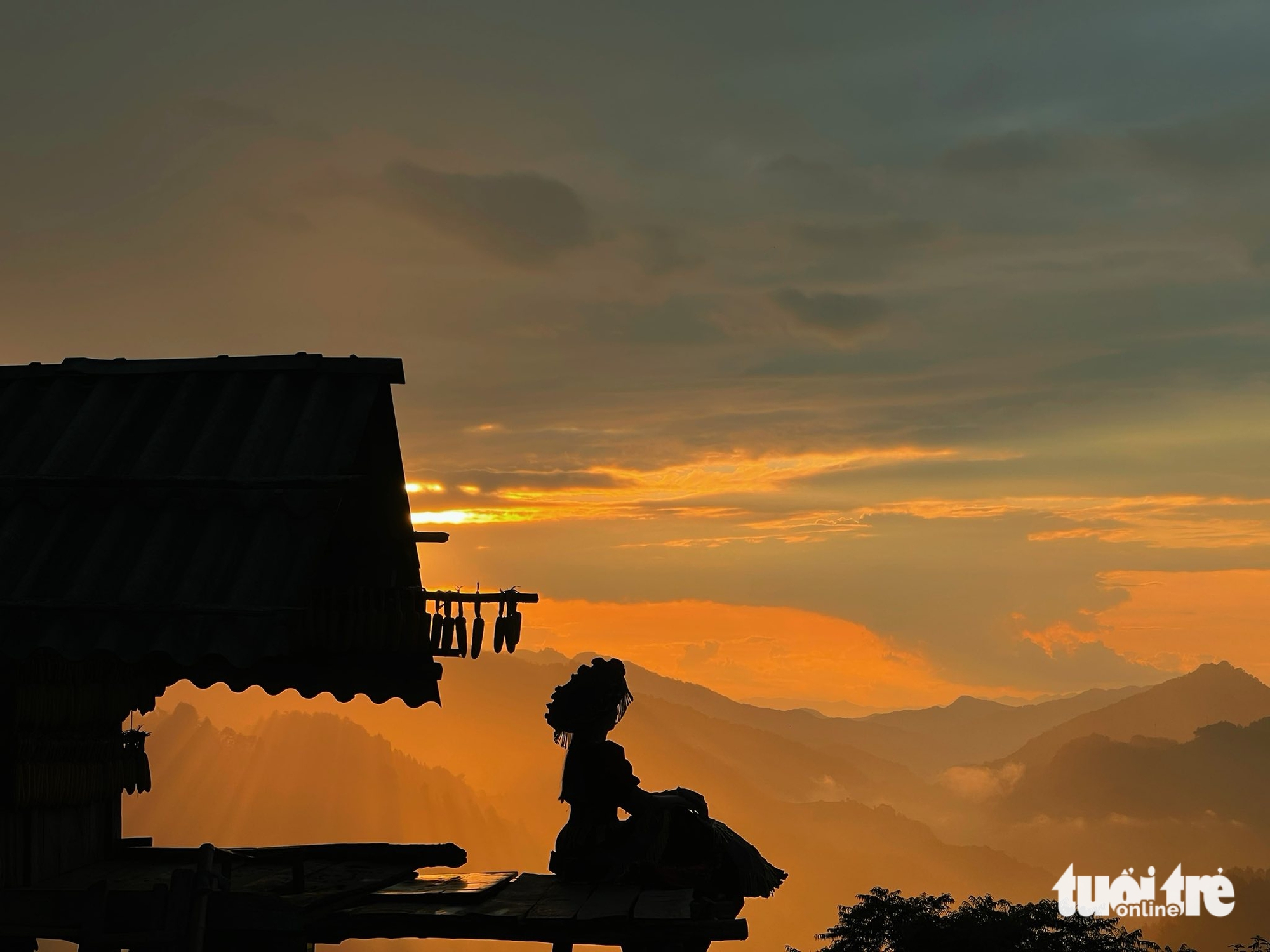 Turisté se hrnou, aby v Mu Cang Chai lovili zralou rýži, cesta 1 km trvá 40 minut - Foto 4. Du khách nườm nượp săn lúa chín Mù Cang Chải, 40 phút đi được 1km - Ảnh 4.