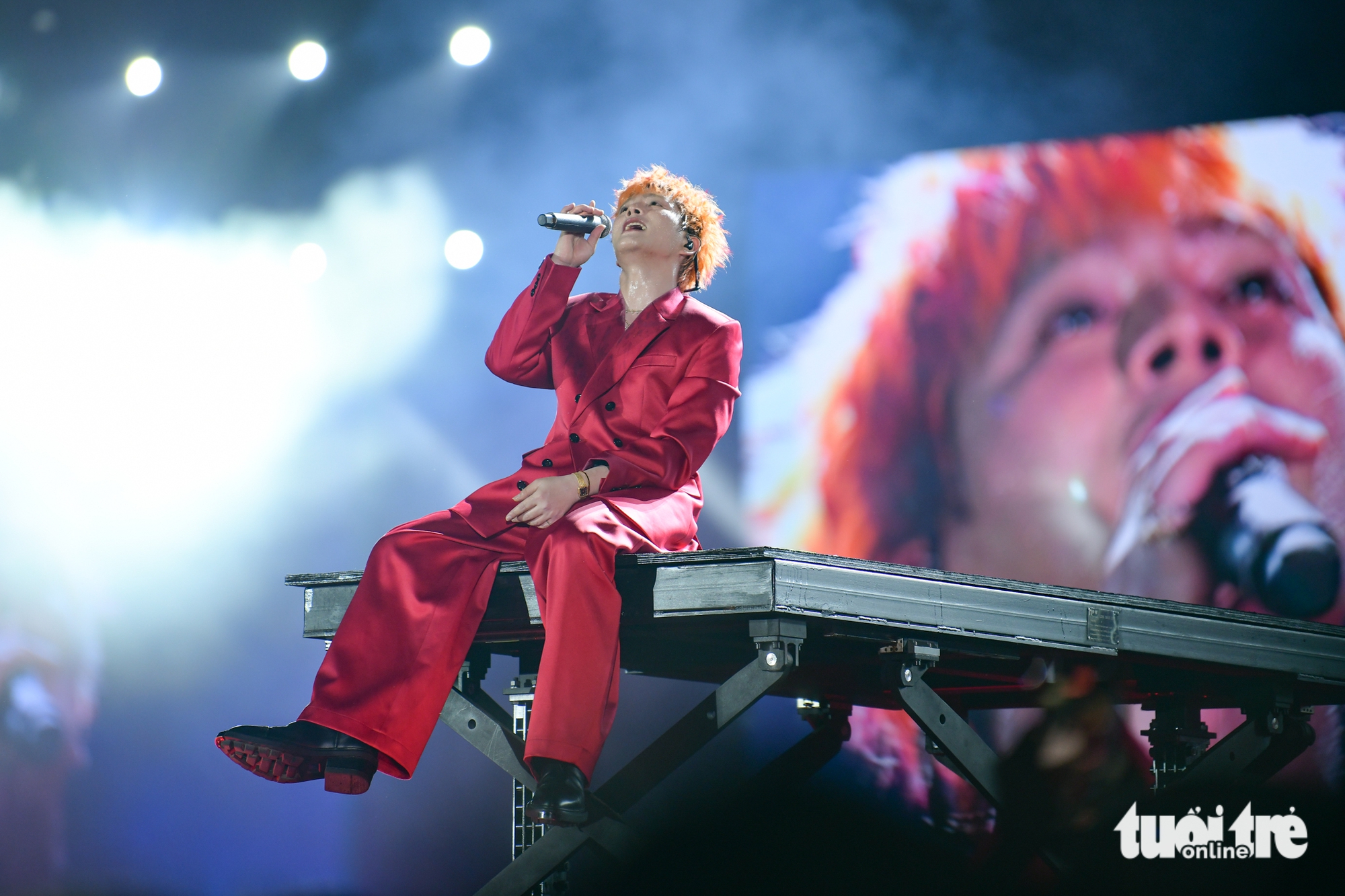 Vũ. khóc, Nguyễn Hùng tim muốn nảy ra khỏi lồng ngực khi hát hit Còn gì đẹp hơn ở V Fest - Ảnh 9.