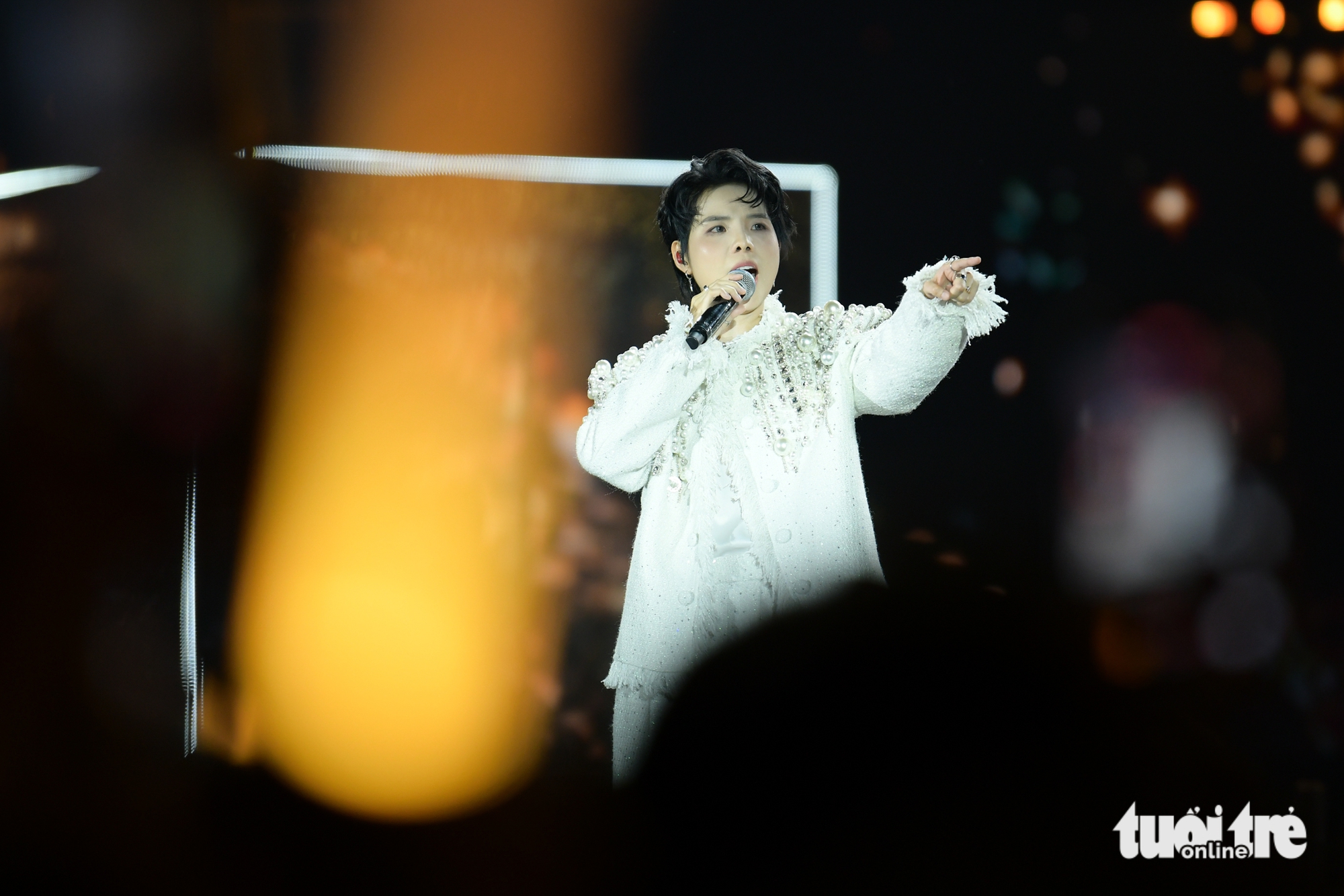 Vũ. khóc, Nguyễn Hùng tim muốn nảy ra khỏi lồng ngực khi hát hit Còn gì đẹp hơn ở V Fest - Ảnh 4.